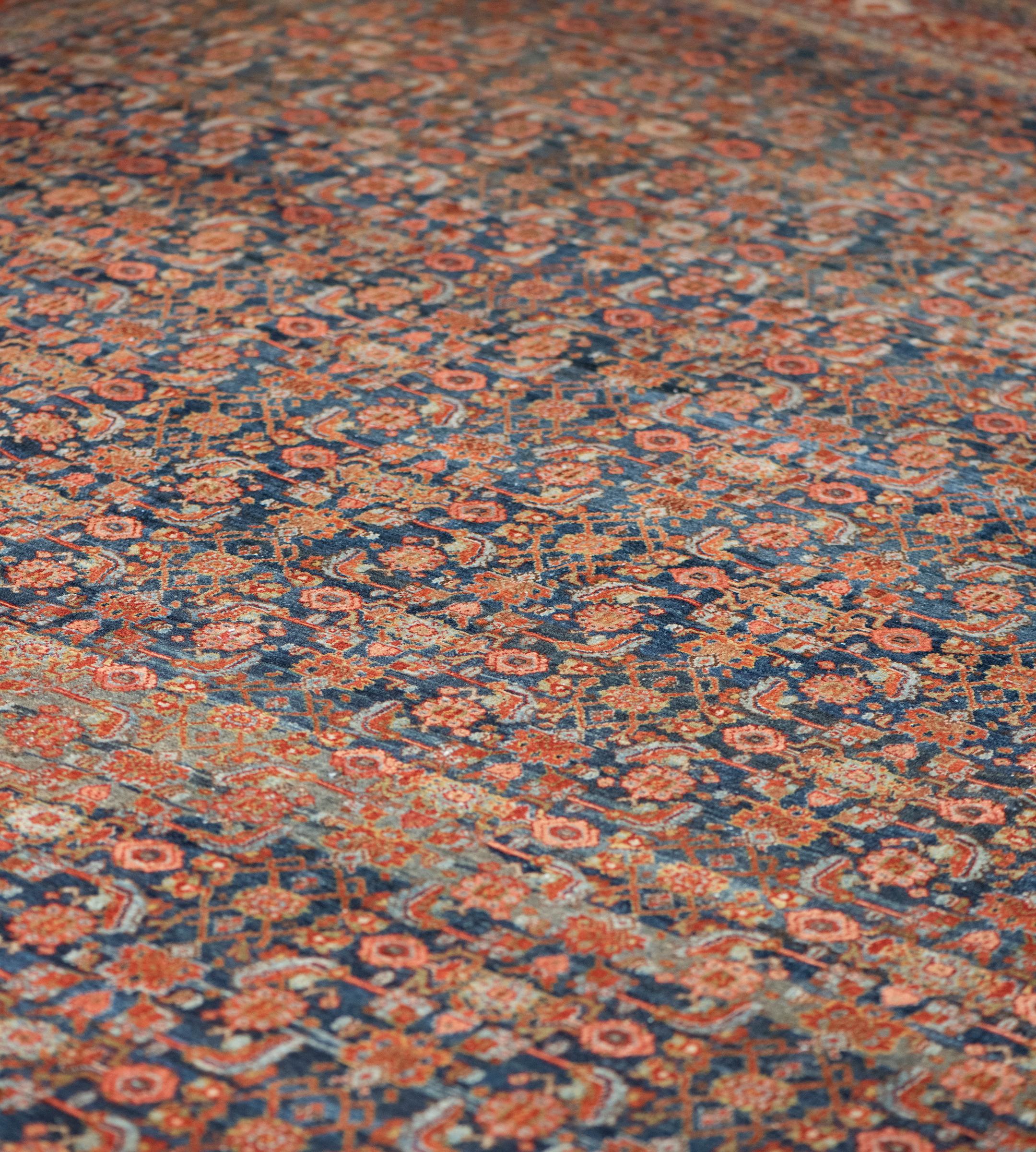 Antiker handgeknüpfter persischer Seneh-Teppich aus Wolle mit Herati-Pattern im Zustand „Gut“ im Angebot in West Hollywood, CA