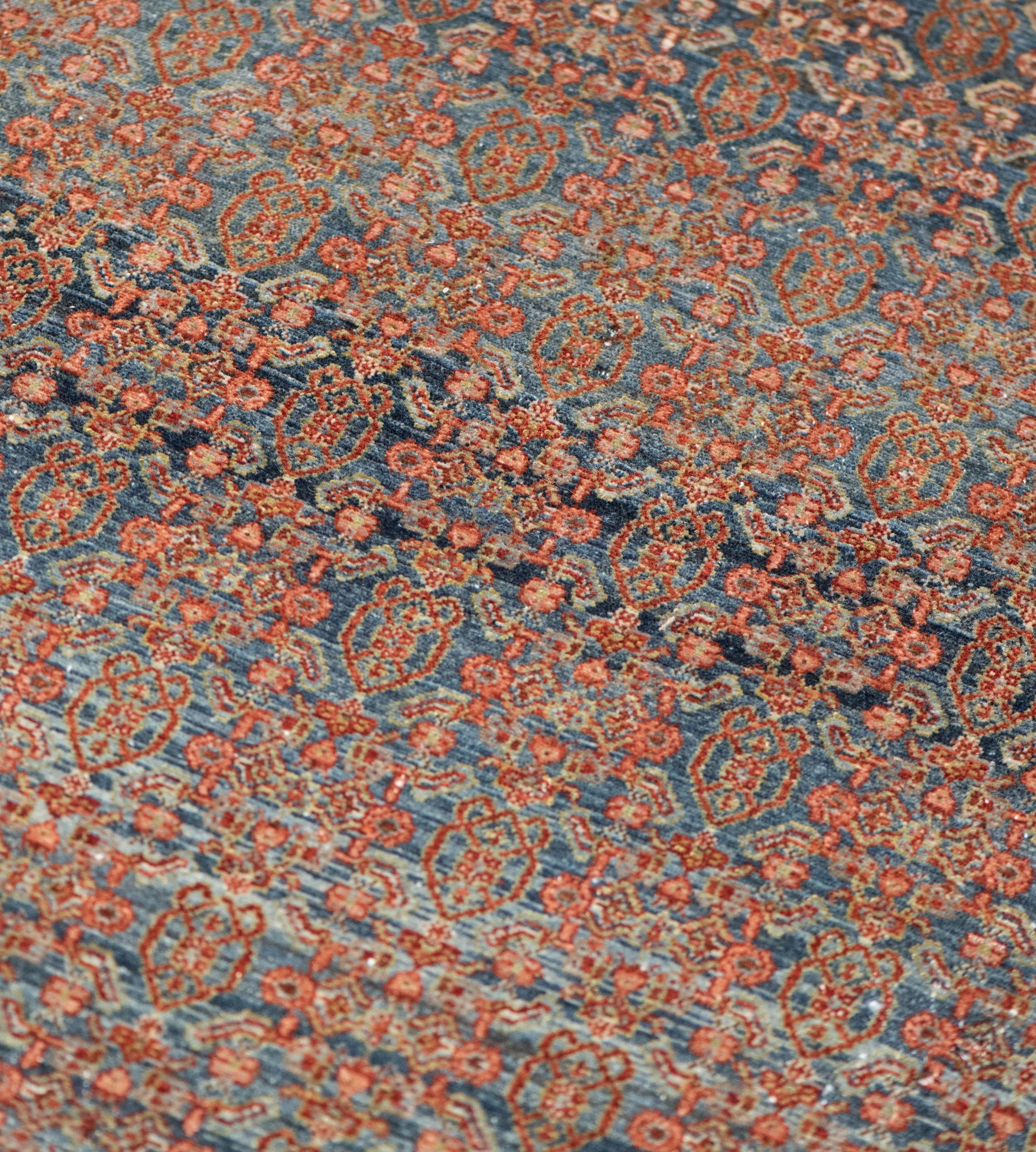 Noué à la main Ancien tapis persan Seneh noué à la main, peint en Herati en vente