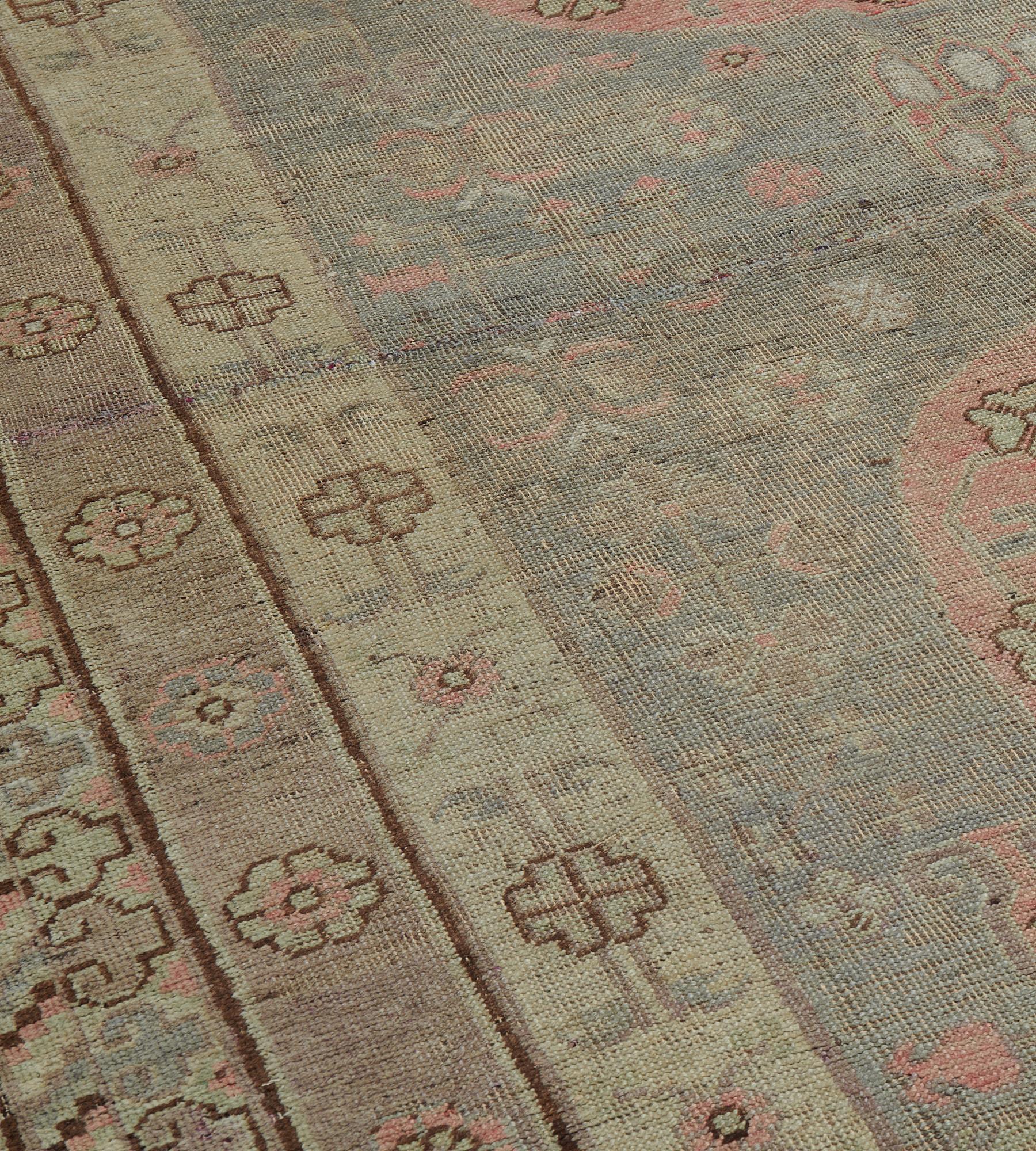 Antiker Khotan-Teppich aus handgeknüpfter Wolle  (Ostturkestanisch) im Angebot