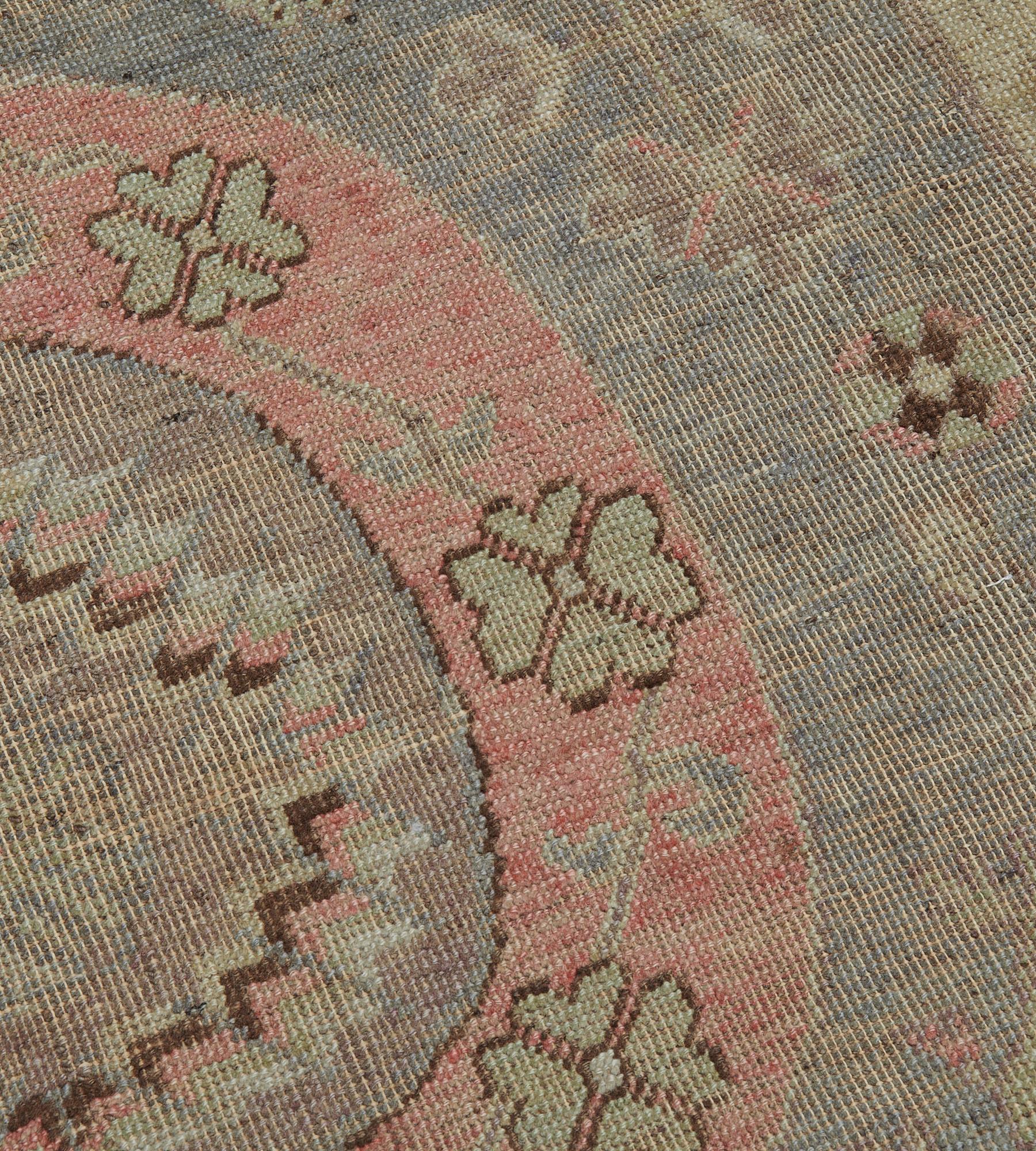 Antiker Khotan-Teppich aus handgeknüpfter Wolle  im Angebot 1