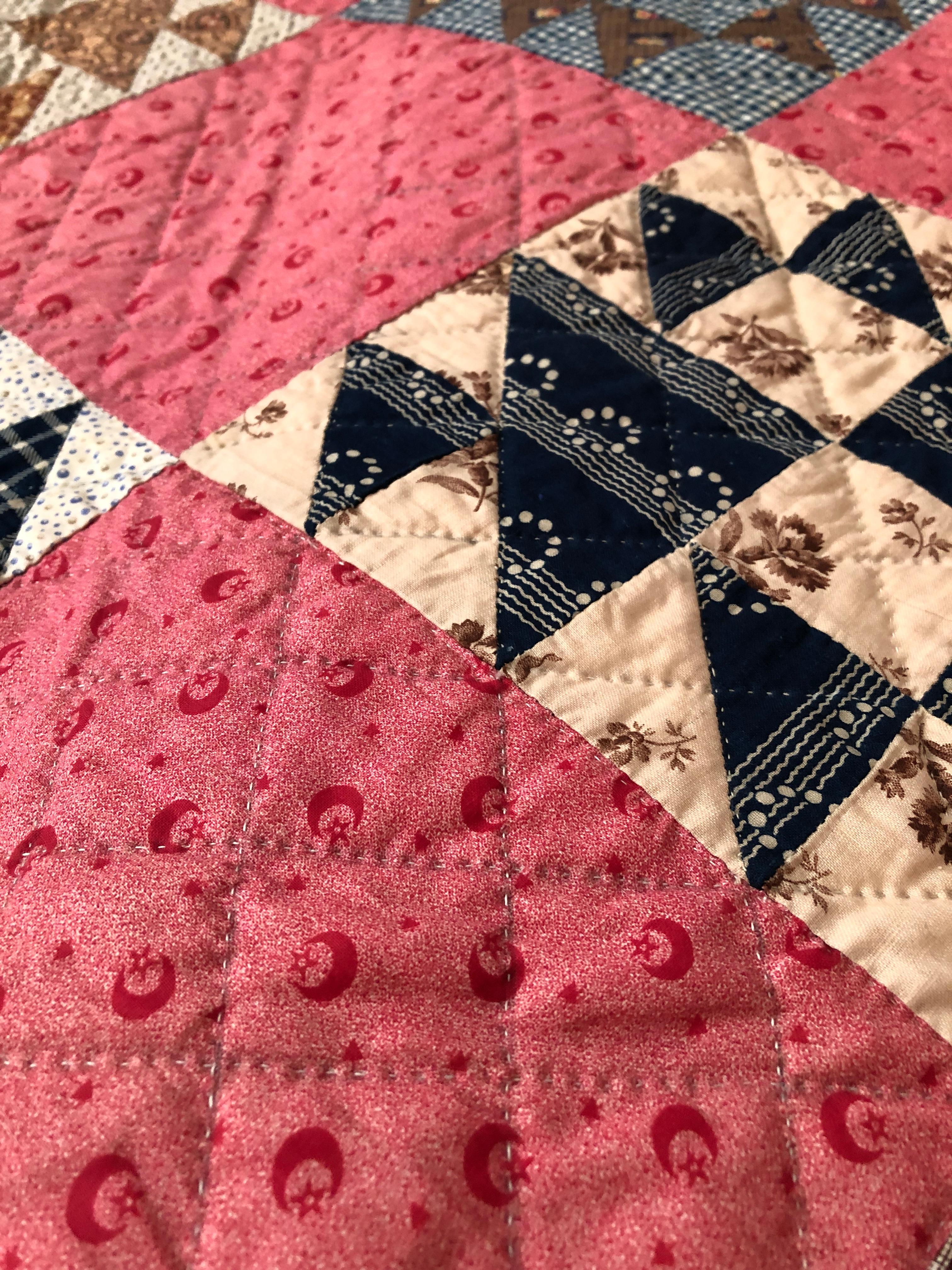 Fin du XIXe siècle Courtepointe ancienne en coton multicolore en patchwork 