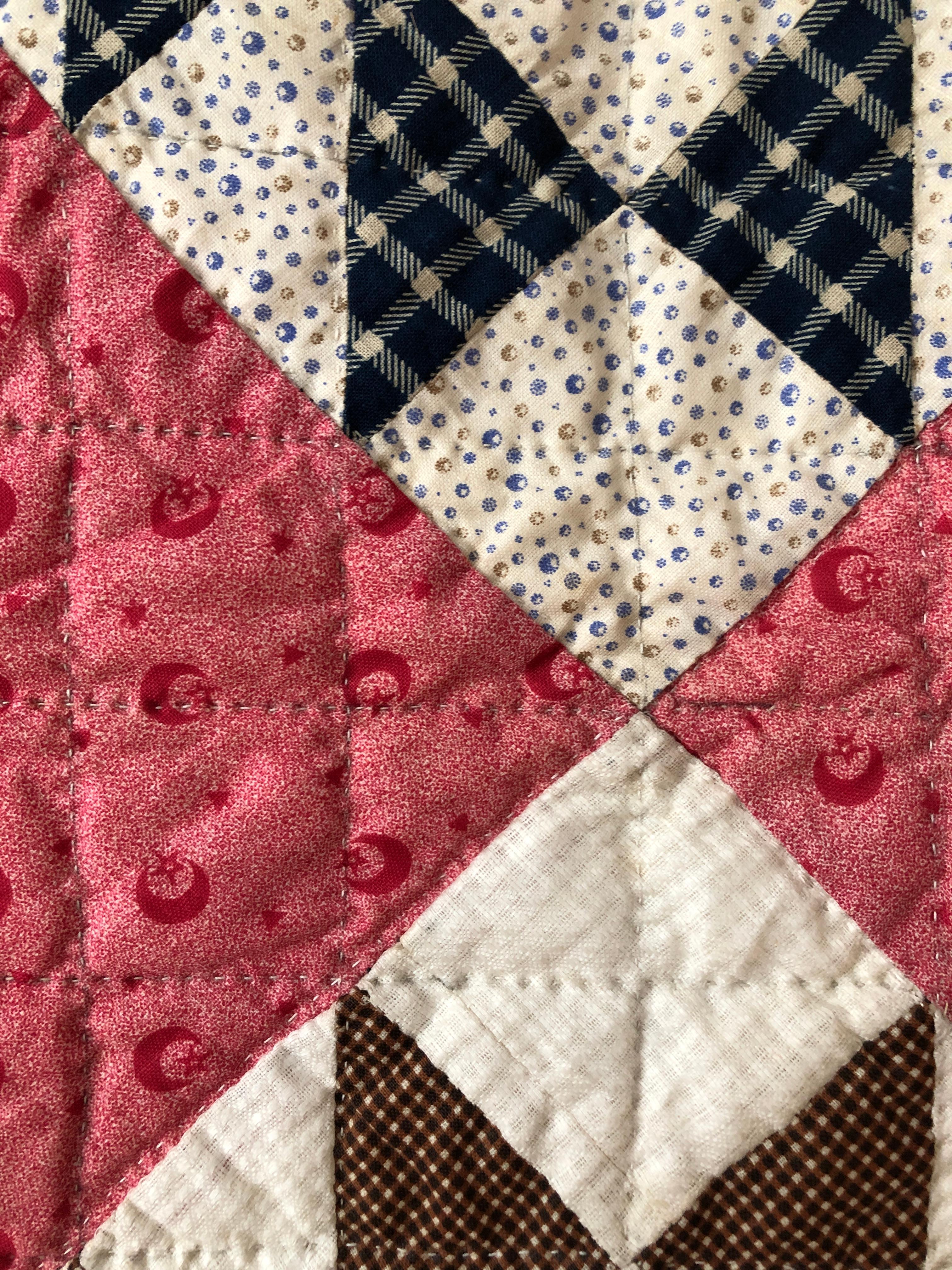 Courtepointe ancienne en coton multicolore en patchwork 