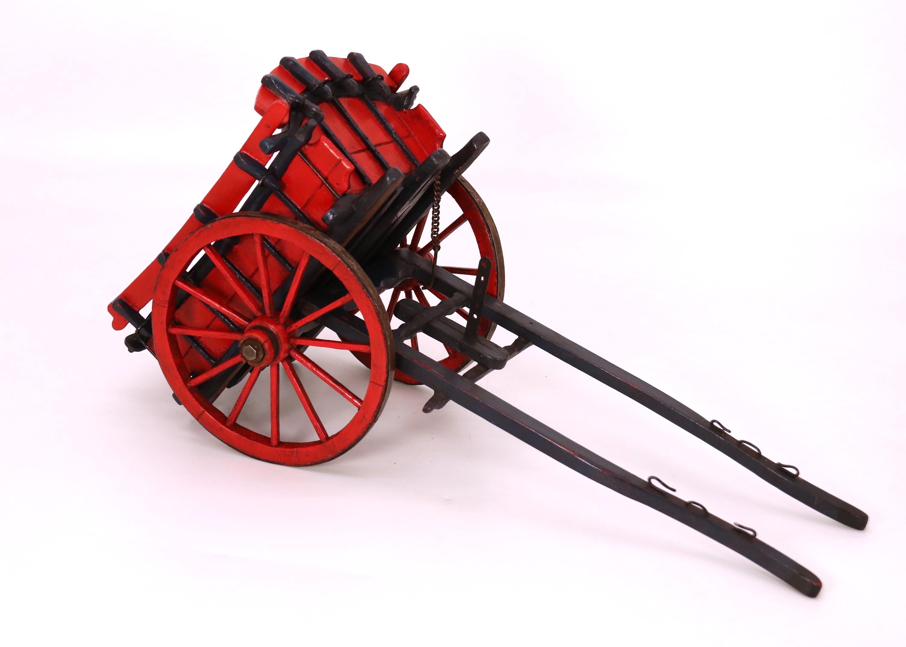Antico modello in scala in legno fatto a mano di un carro agricolo del XVIII secolo, circa 1920 in vendita 2