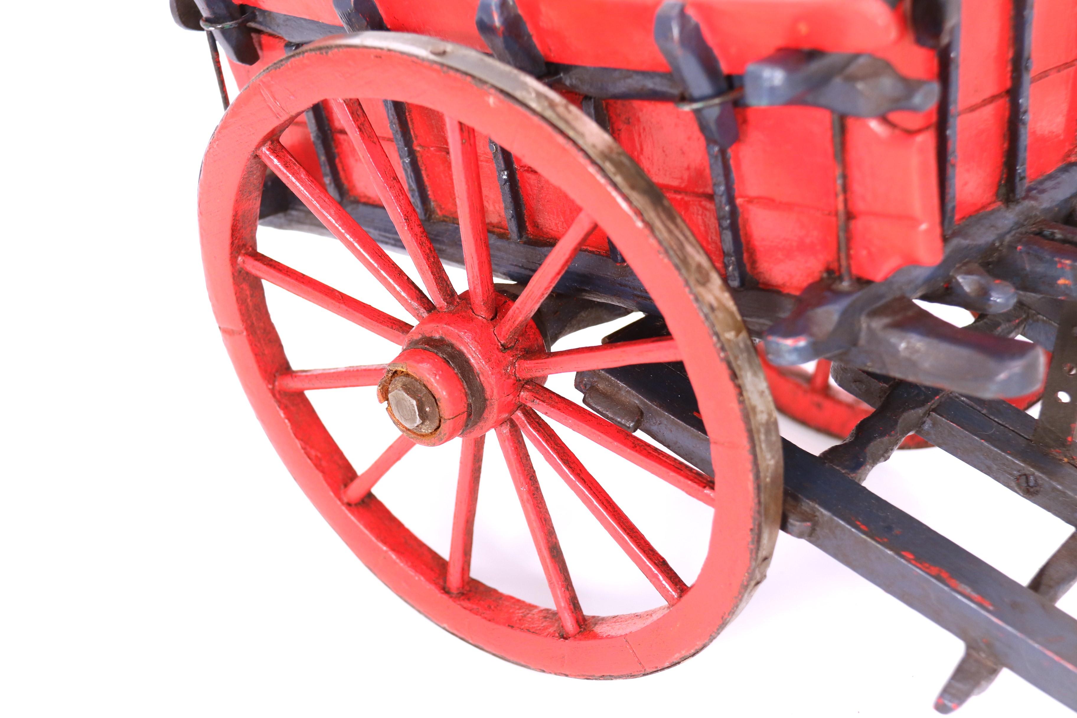 The Antiques Hand Made wooden scale model of an 18th century farm cart circa 1920 (modèle réduit en bois fait à la main d'une charrette de ferme du 18e siècle) en vente 1