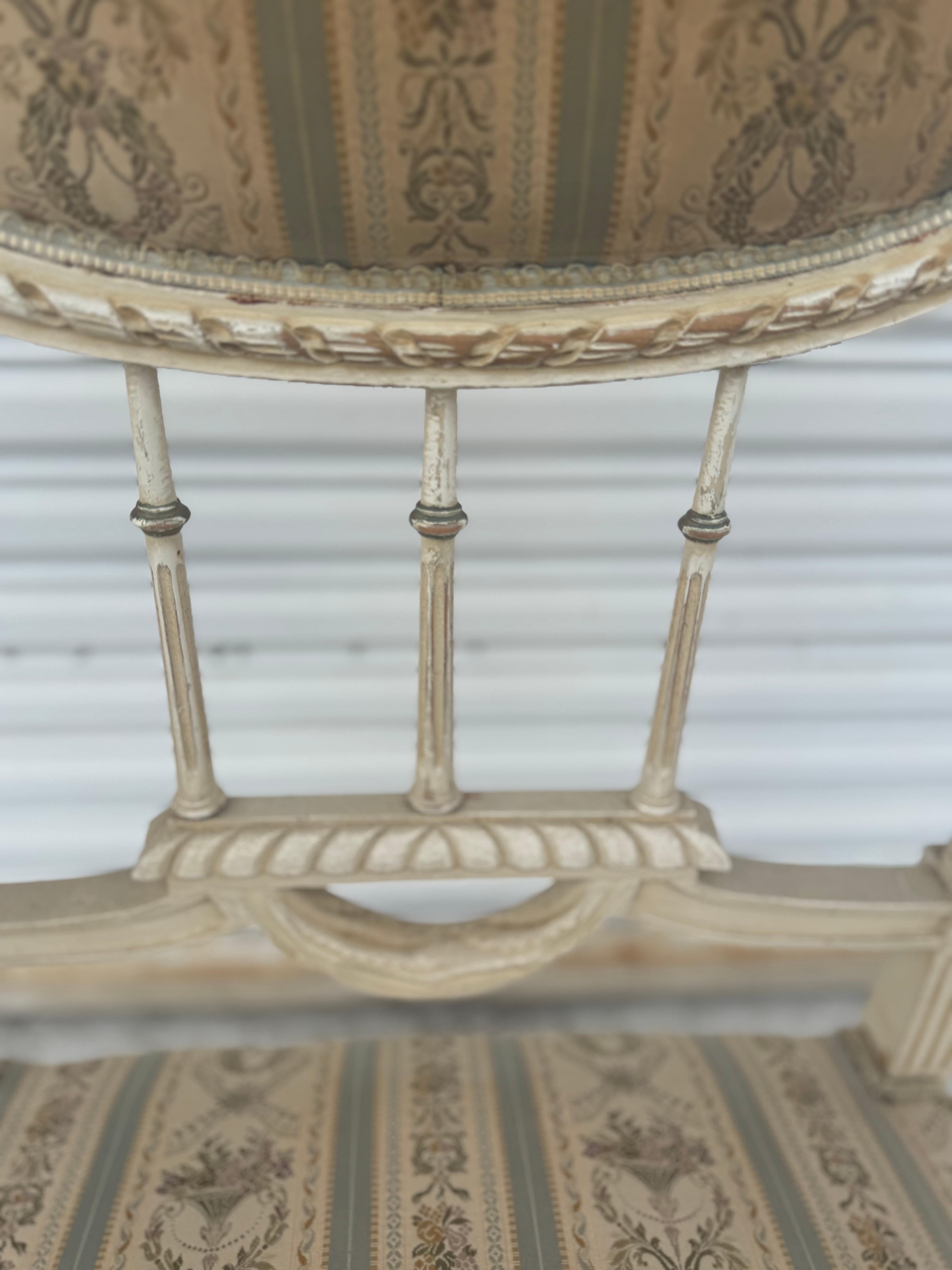 Antike handgemalte Louis XVI-Bergere aus dem 19. (Handbemalt) im Angebot