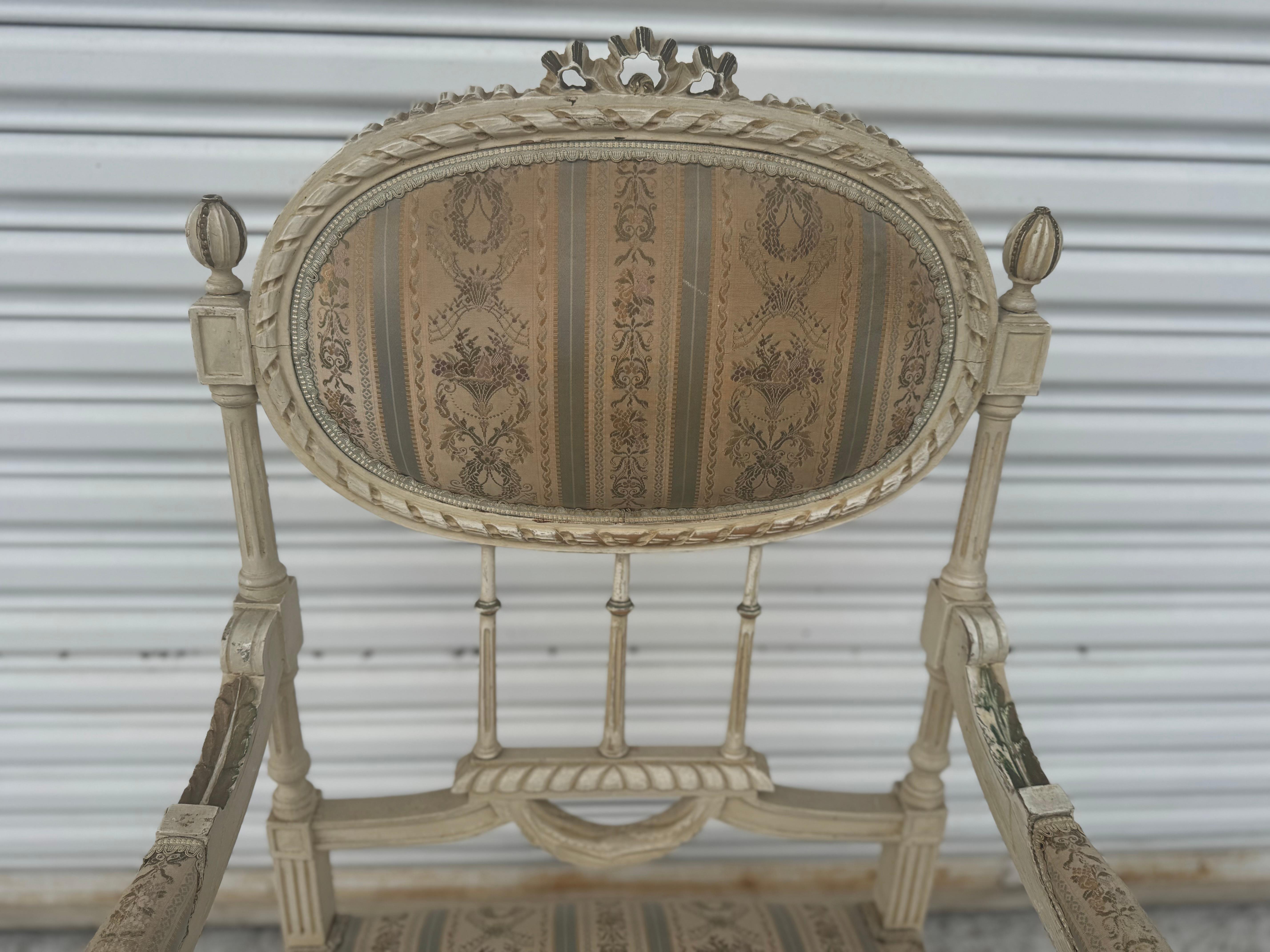 Antike handgemalte Louis XVI-Bergere aus dem 19. im Zustand „Gut“ im Angebot in Pasadena, TX