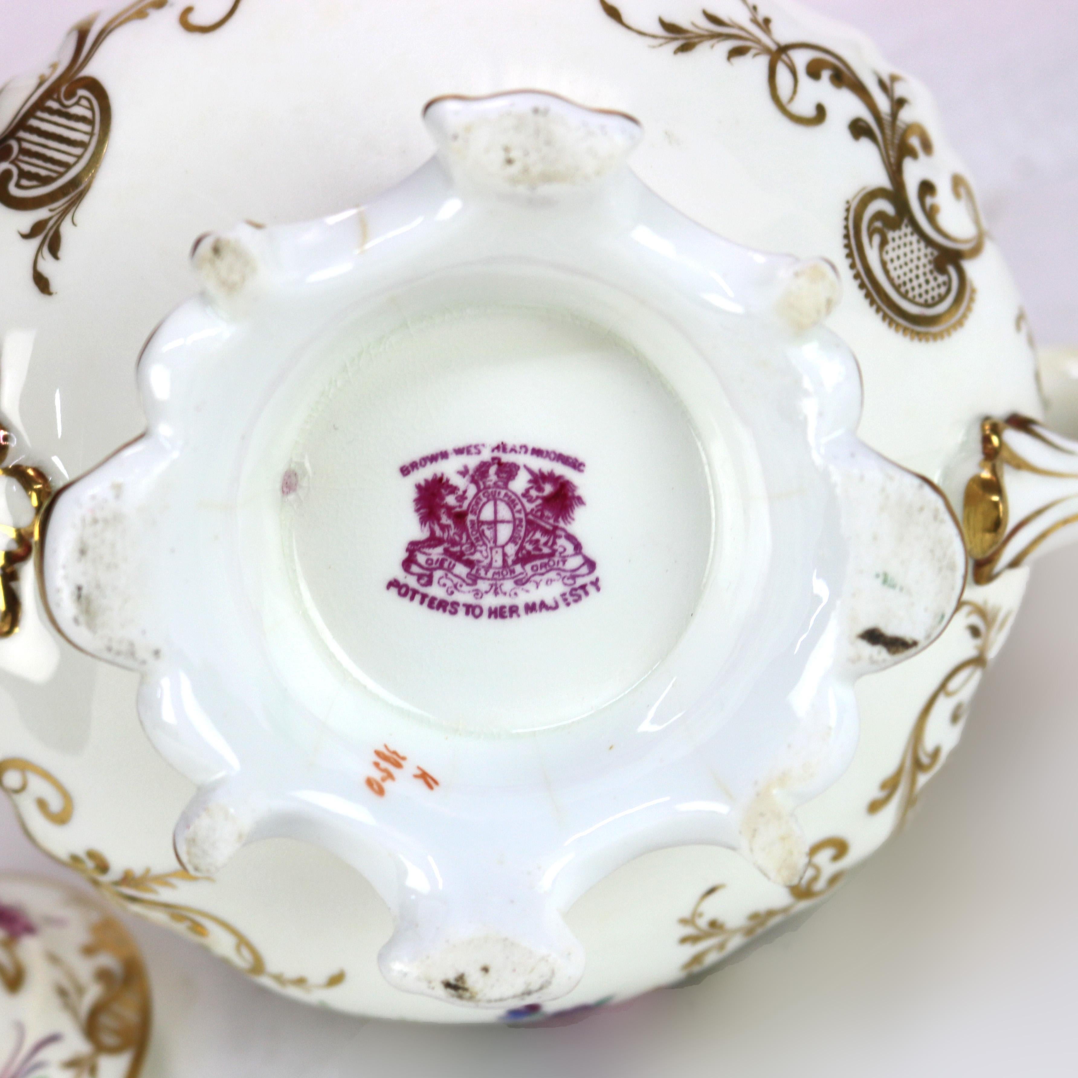 Théière ancienne en porcelaine peinte à la main et dorée C1890 en vente 4