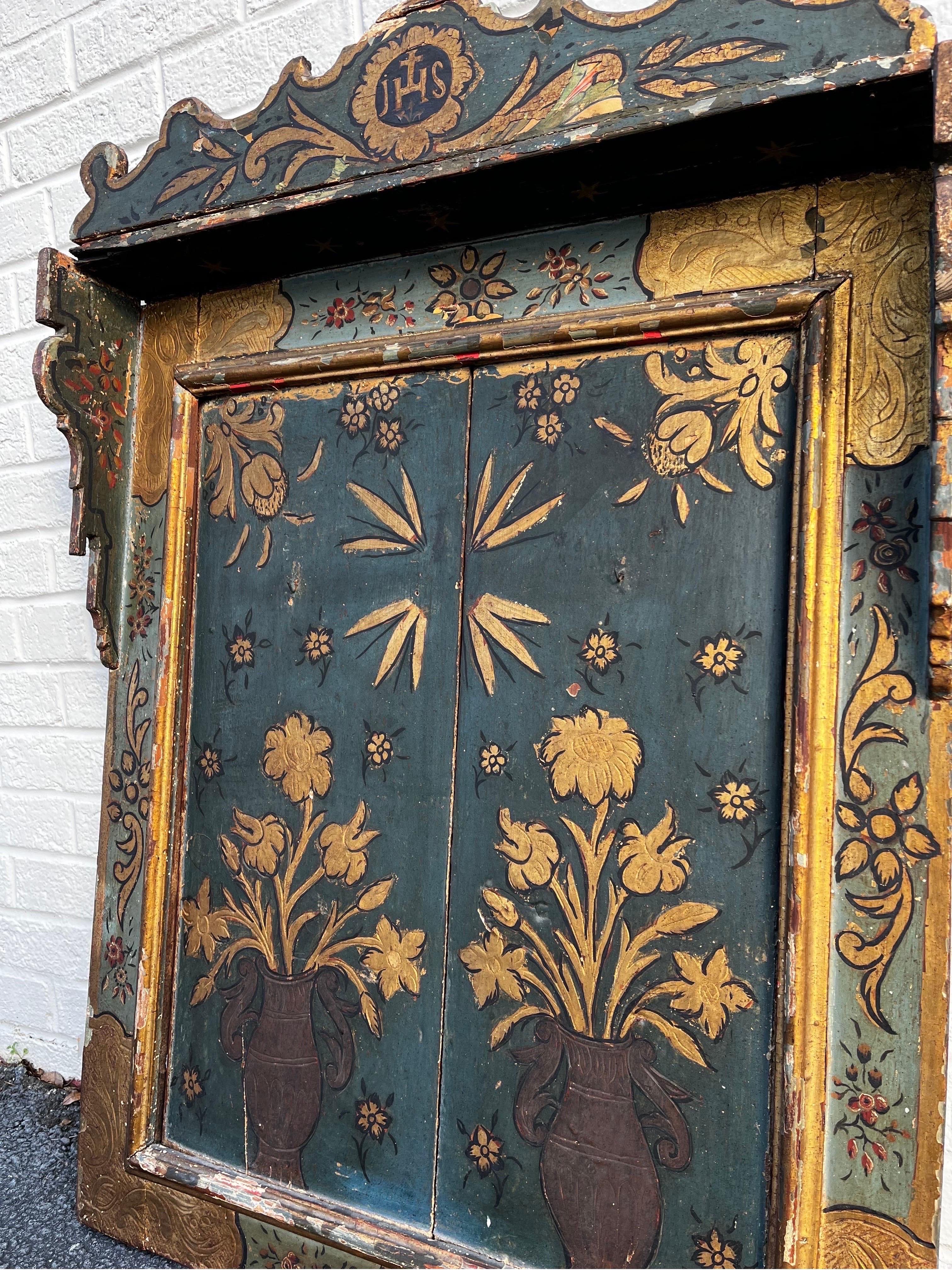Antique Hand Painted and Gilt Wood Religious Creche Reliquary Wall Shelf JHS In Fair Condition In Atlanta, GA