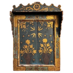 Antikes handbemaltes und vergoldetes religiöses Kreche-Reliquary-Wandregal aus Holz, JHS