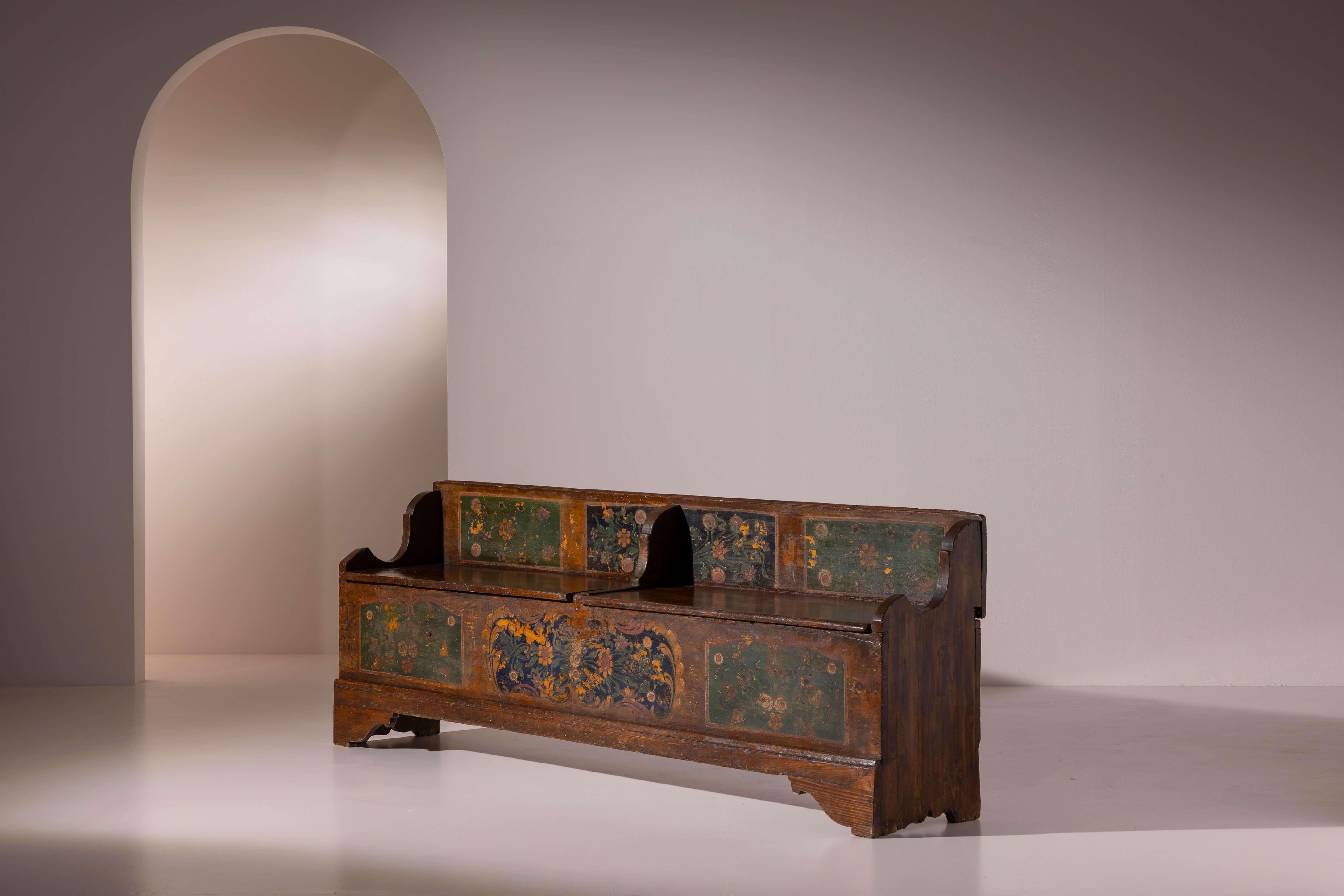 Antiguo banco pintado a mano con almacenaje, Italia, finales del siglo XIX en venta 1