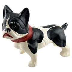 Estatua antigua de perro de cerámica pintada a mano de Boston Terrier con collar rojo