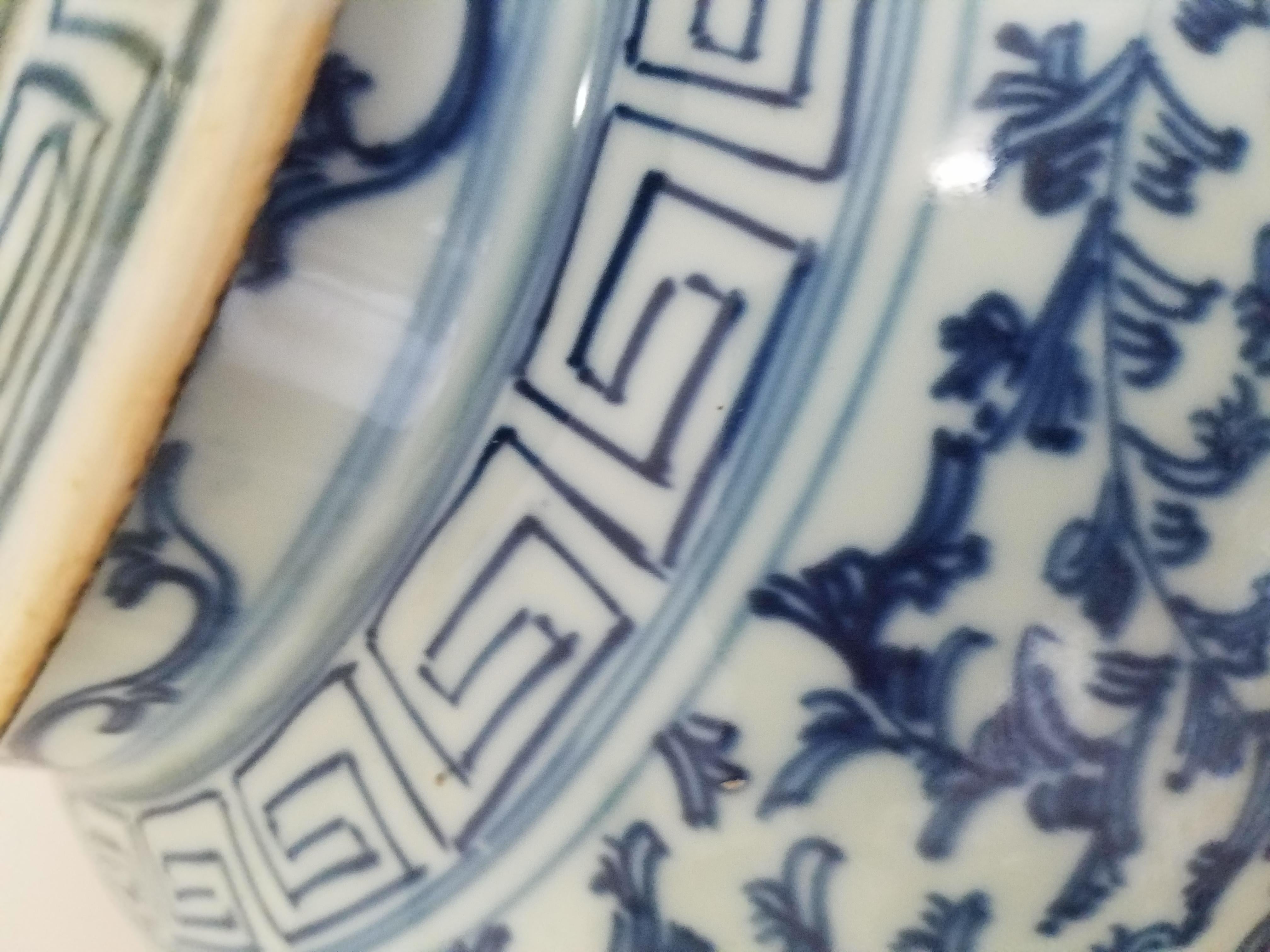Chinois Lampe ancienne en porcelaine chinoise peinte à la main en vente