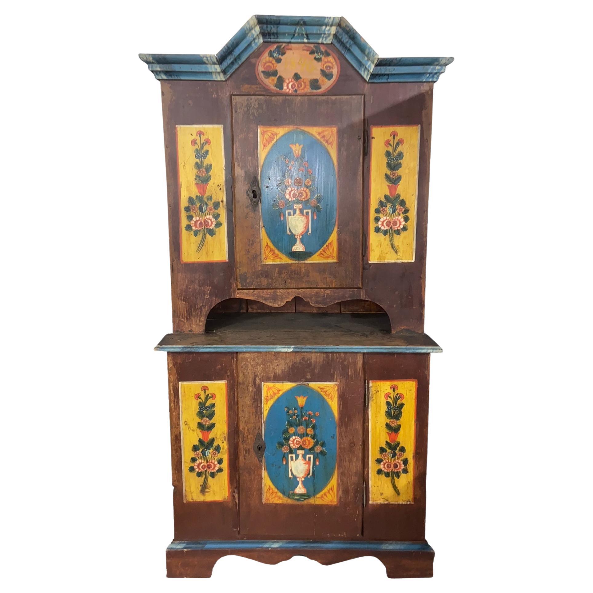 Armario antiguo pintado a mano en venta