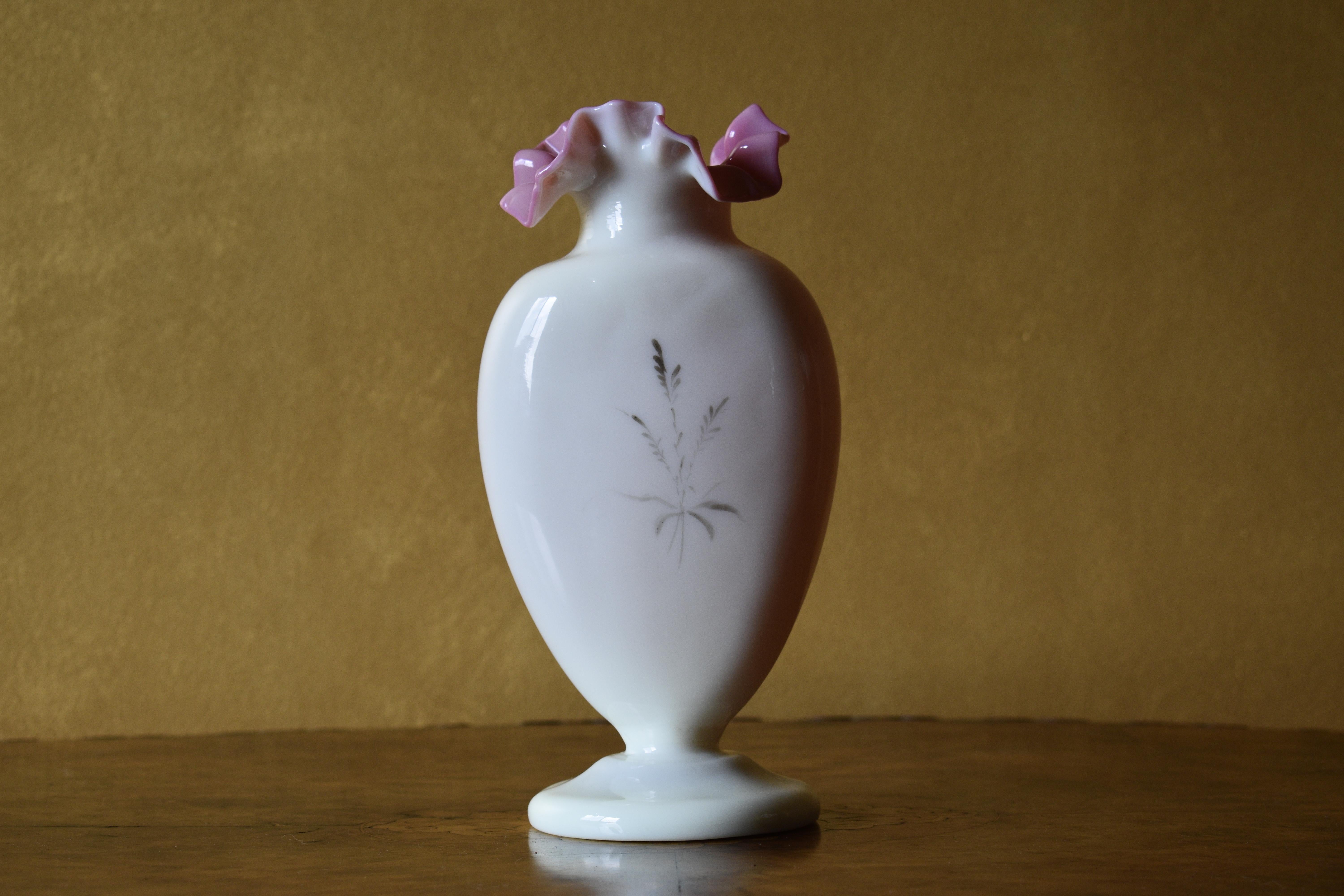 Antique Hand Painted Floral Vase with Pink Frill Rim In Good Condition For Sale In EDENSOR PARK, NSW