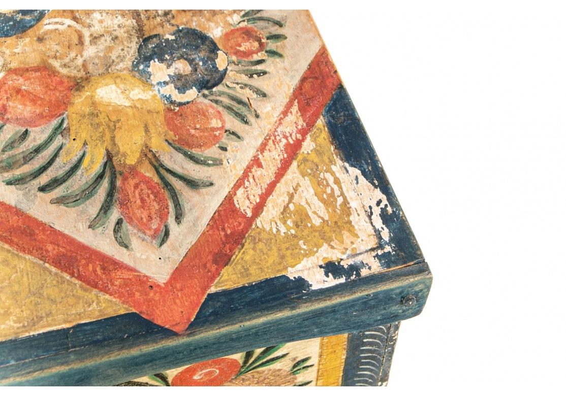 Antique Hand Painted Folk Art Pine Box In Good Condition In Bridgeport, CT