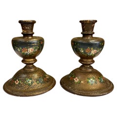 Antique French, dipinti a mano e intagliati in legno d'orato e candelabri floreali - coppia