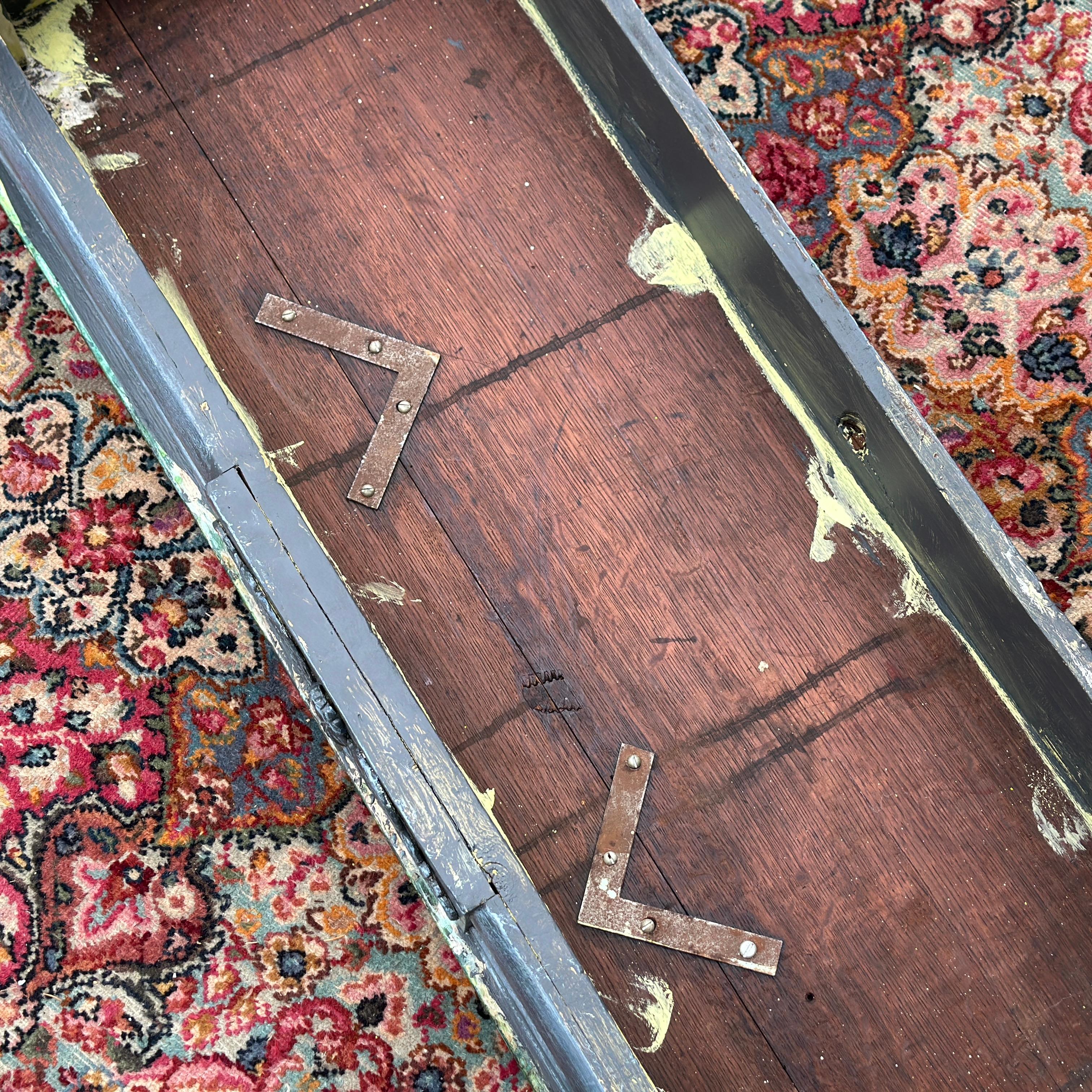 Table console française ancienne peinte à la main en vente 8