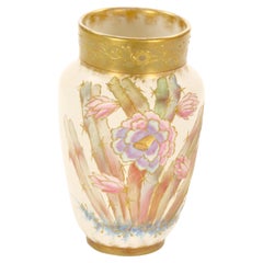 Antico vaso decorativo tedesco in porcellana dipinta a mano e dorata