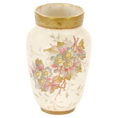 Jarrón decorativo antiguo de porcelana alemana pintado a mano y dorado