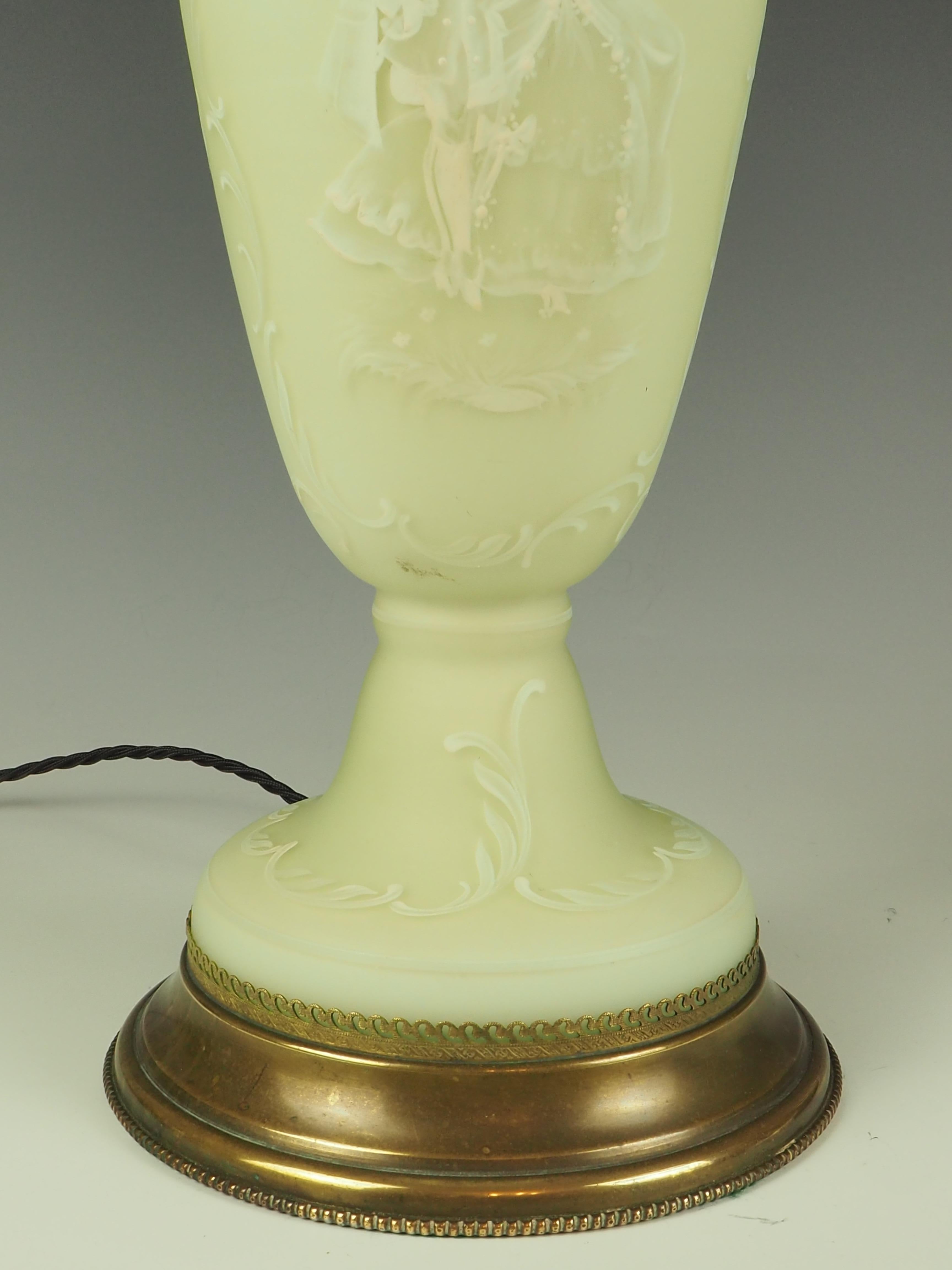 Lampe de table ancienne en verre vert peinte à la main en vente 10
