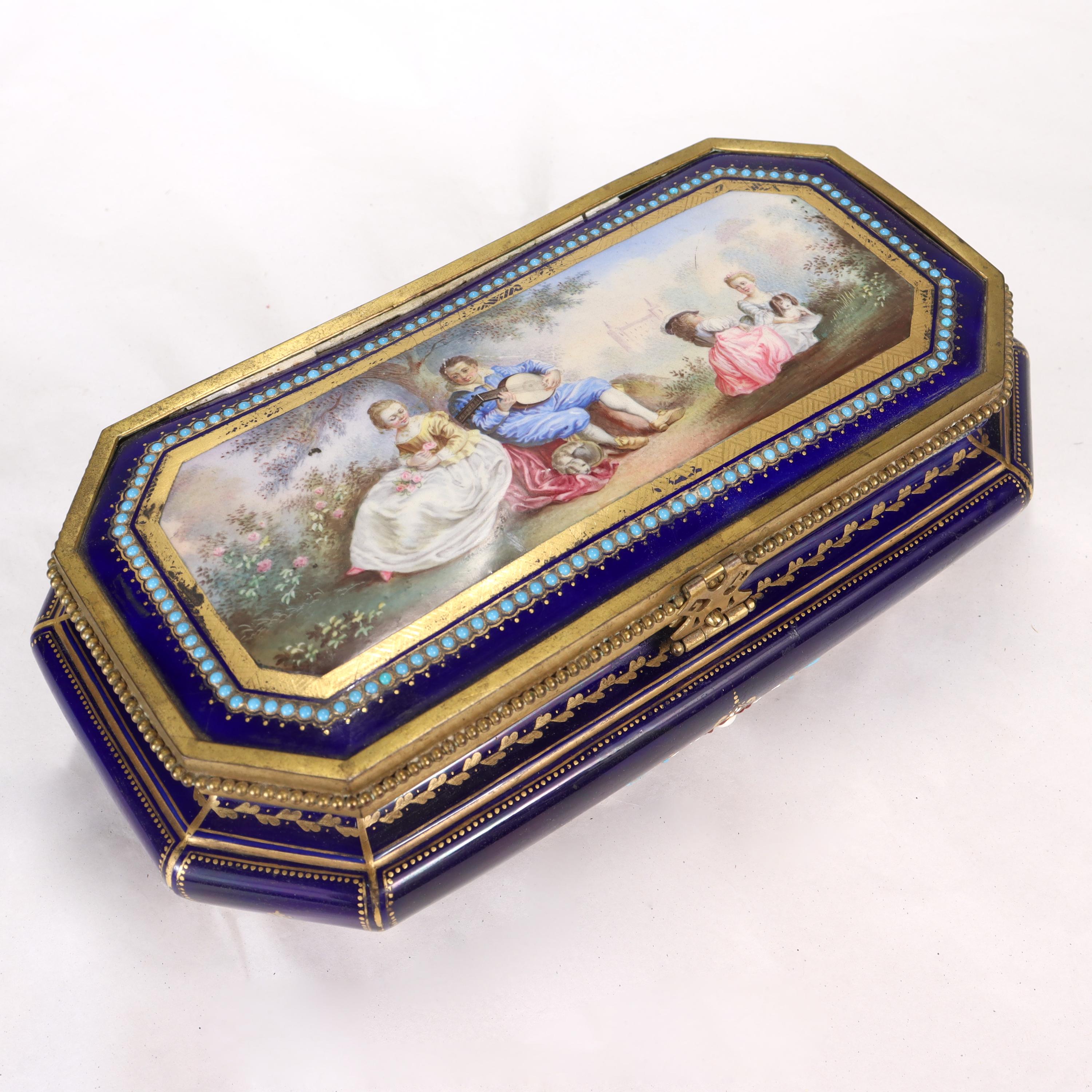 Ancienne boîte de table en porcelaine peinte à la main et ornée de bijoux de type Sèvres bleu cobalt en vente 6