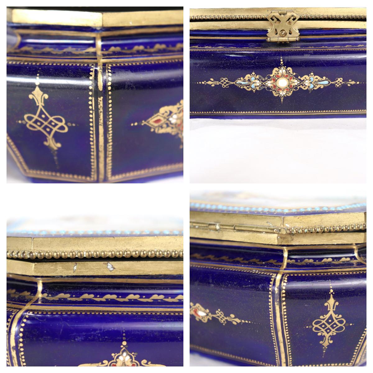 Ancienne boîte de table en porcelaine peinte à la main et ornée de bijoux de type Sèvres bleu cobalt en vente 12