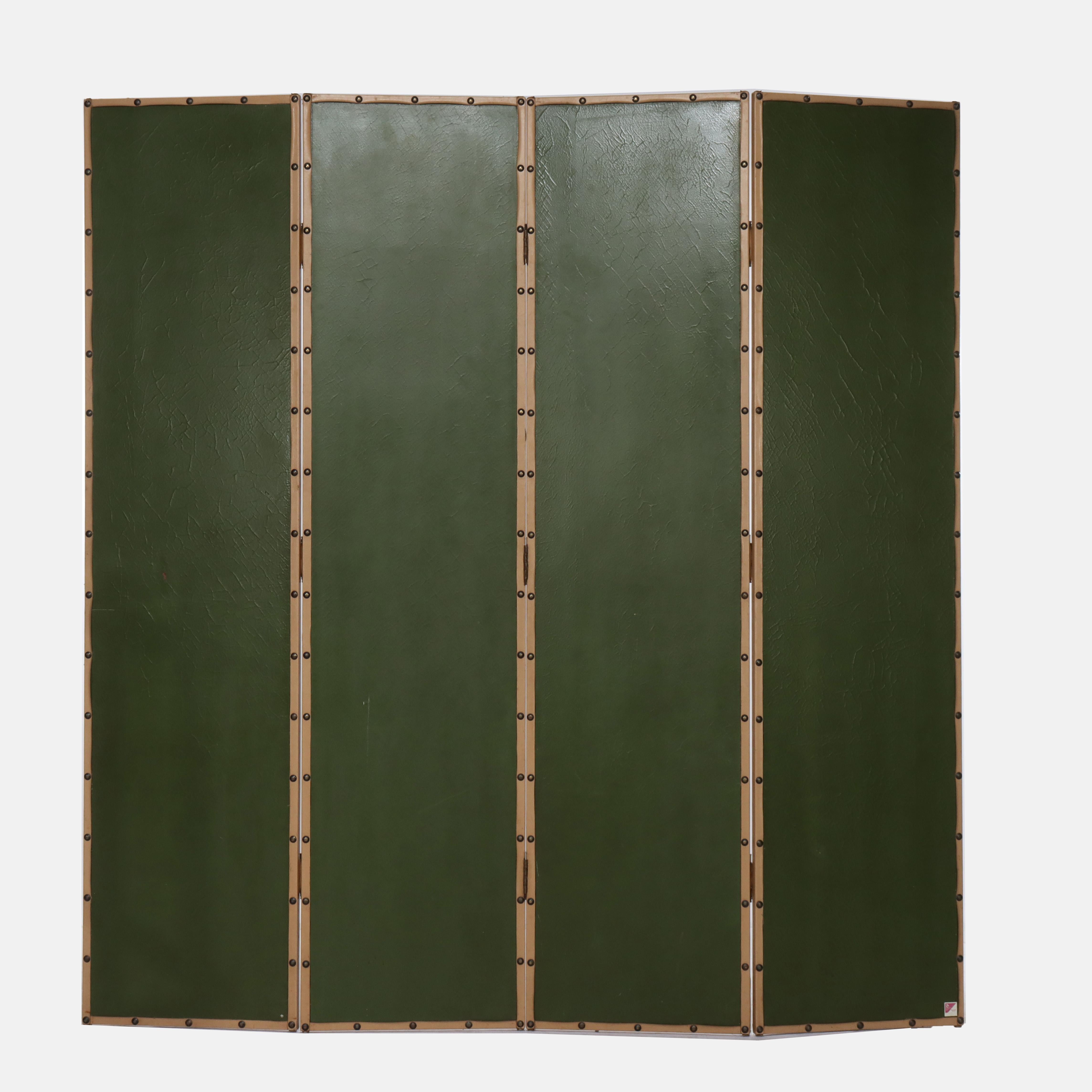 Paravent ancien à quatre panneaux en cuir peint à la main 20e siècle Bon état - En vente à Big Flats, NY