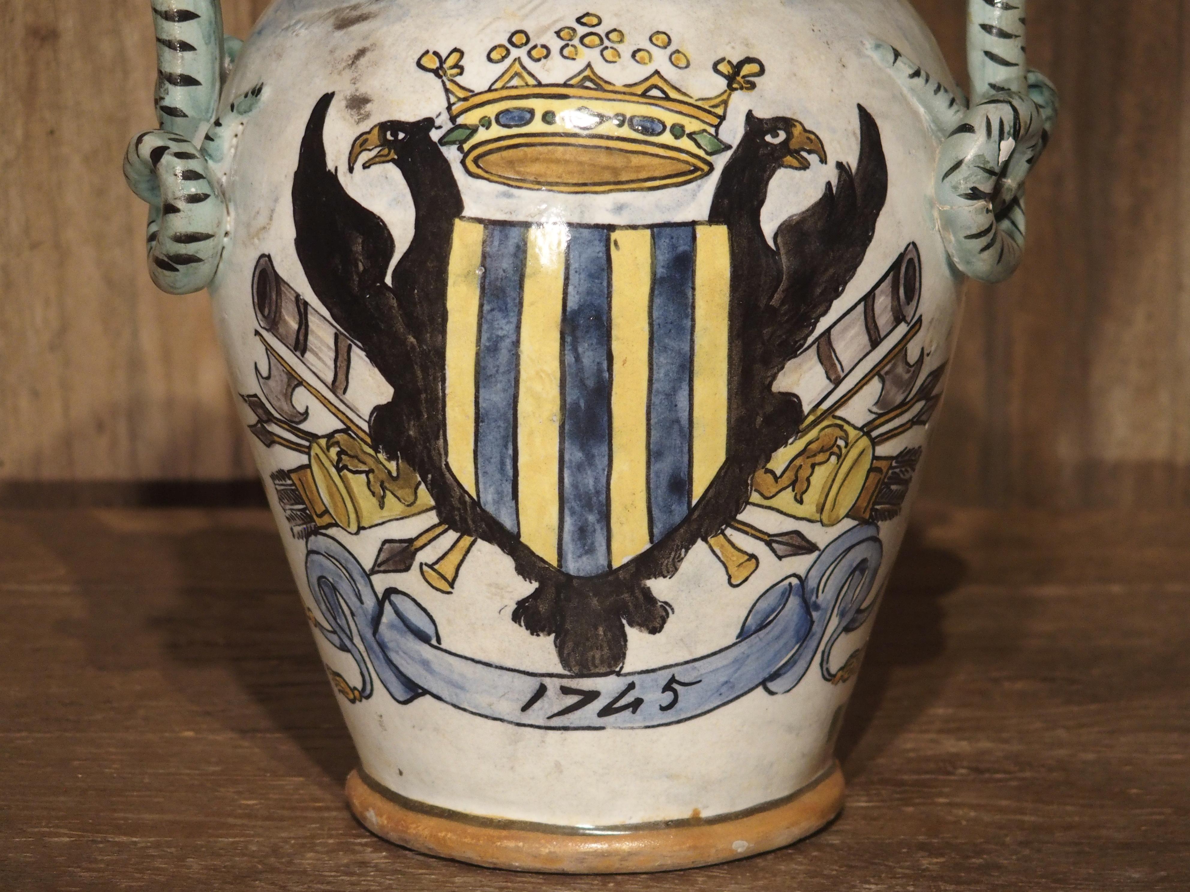 italien Vase ancien en majolique peint à la main, originaire d'Ombrie, vers 1870 en vente