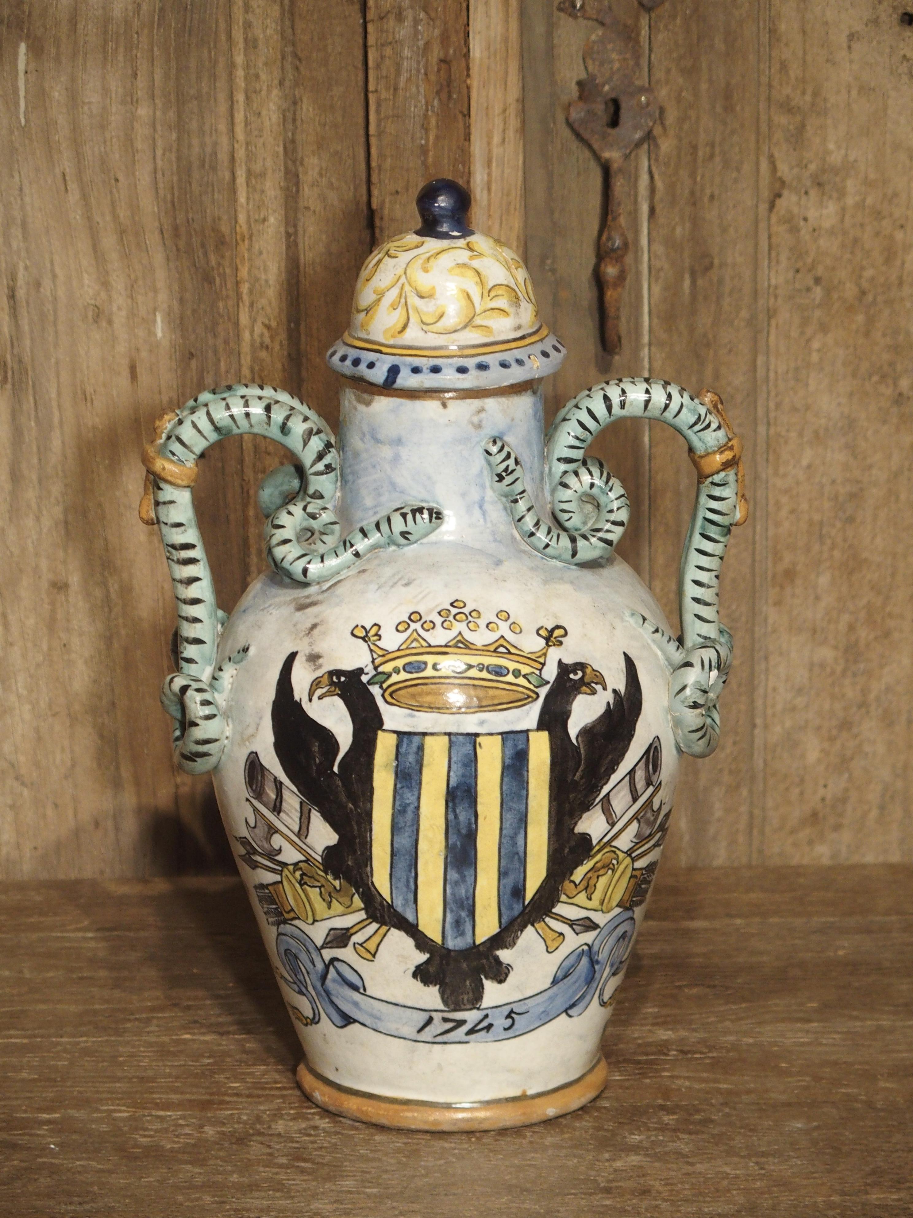 XIXe siècle Vase ancien en majolique peint à la main, originaire d'Ombrie, vers 1870 en vente