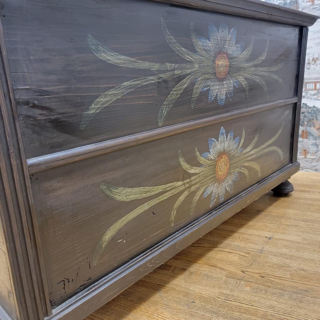 Antique Hand Painted Pine Chest for Storage / Linens  For Sale 3