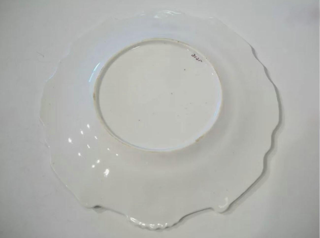 Assiette de cabinet ancienne en porcelaine peinte à la main - Non signée - Royaume-Uni - 19ème siècle Bon état - En vente à Chatham, ON
