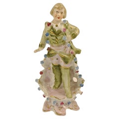 Ancienne figurine d'homme avec fleurs en porcelaine peinte à la main