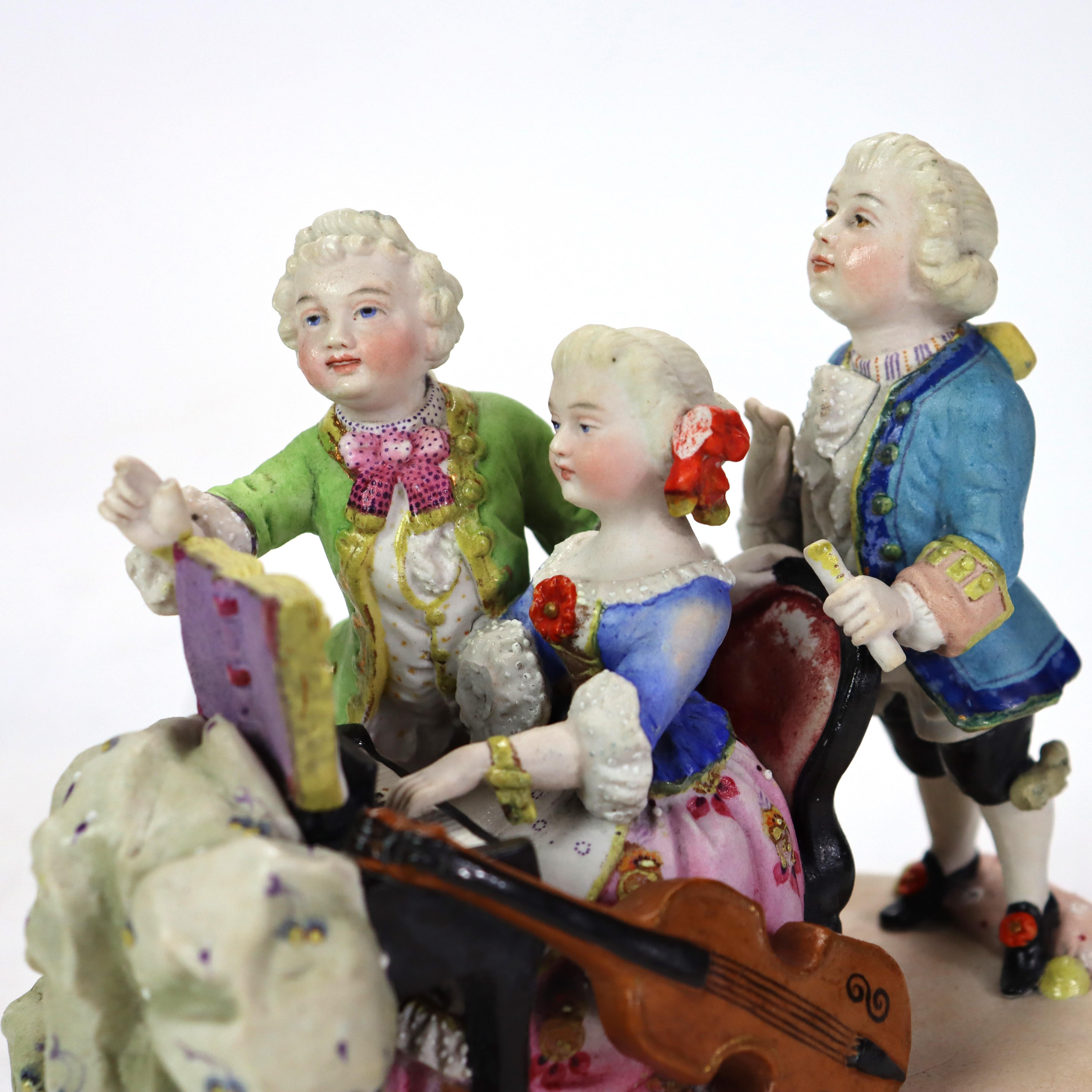 Groupe de musiciens en porcelaine peinte à la main C1890 en vente 1