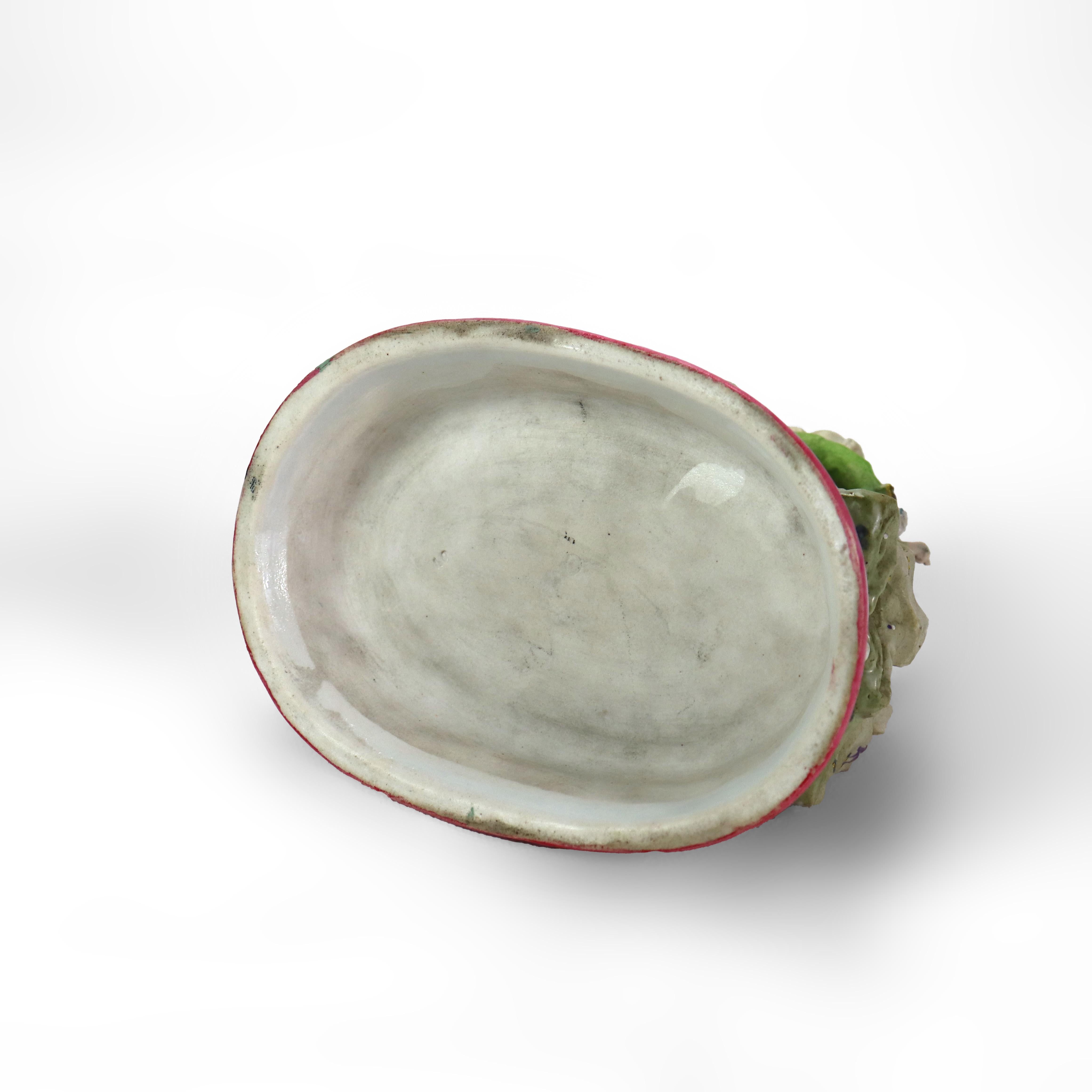 Groupe de musiciens en porcelaine peinte à la main C1890 en vente 3