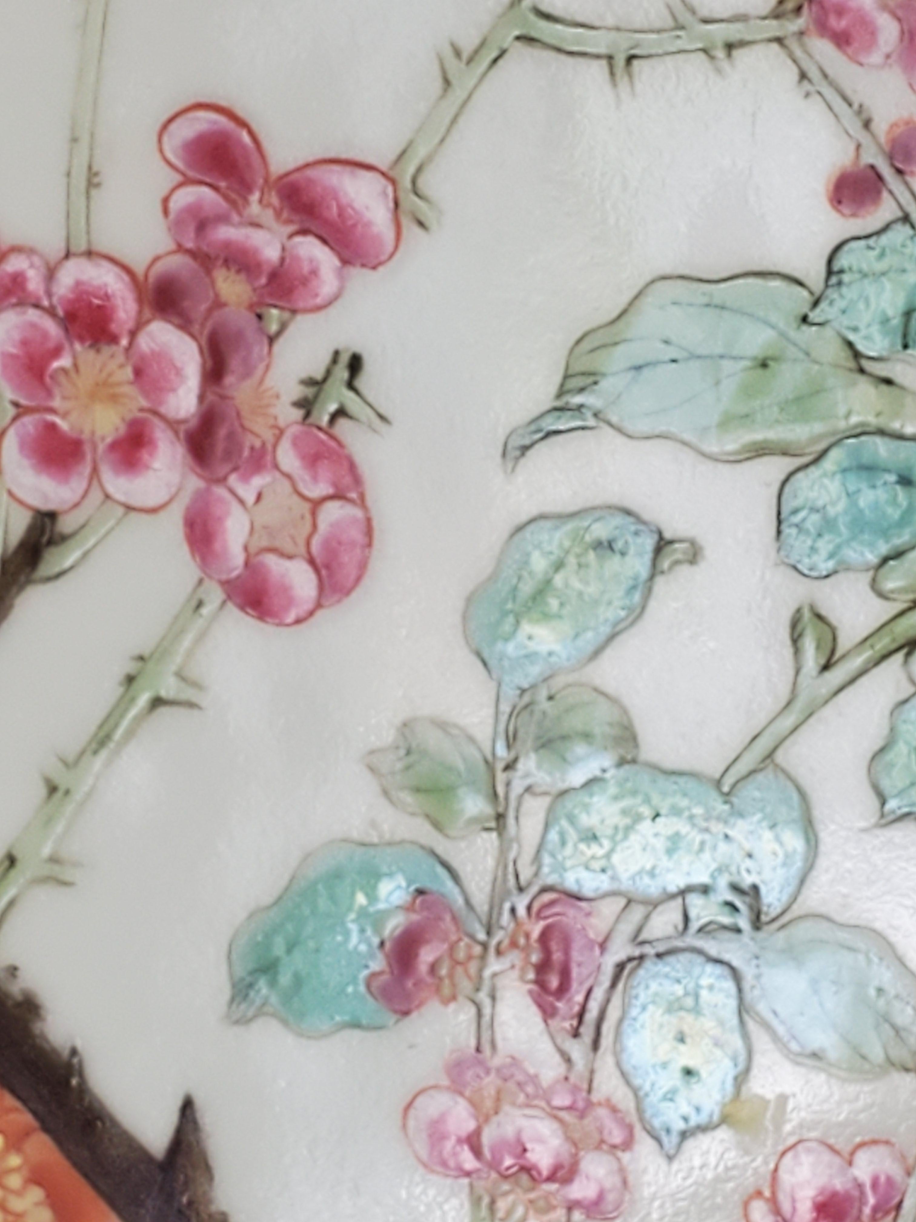 Antikes handbemaltes Porzellanbild von Pfingstrosen, Obstblüten und Lilien im Angebot 2