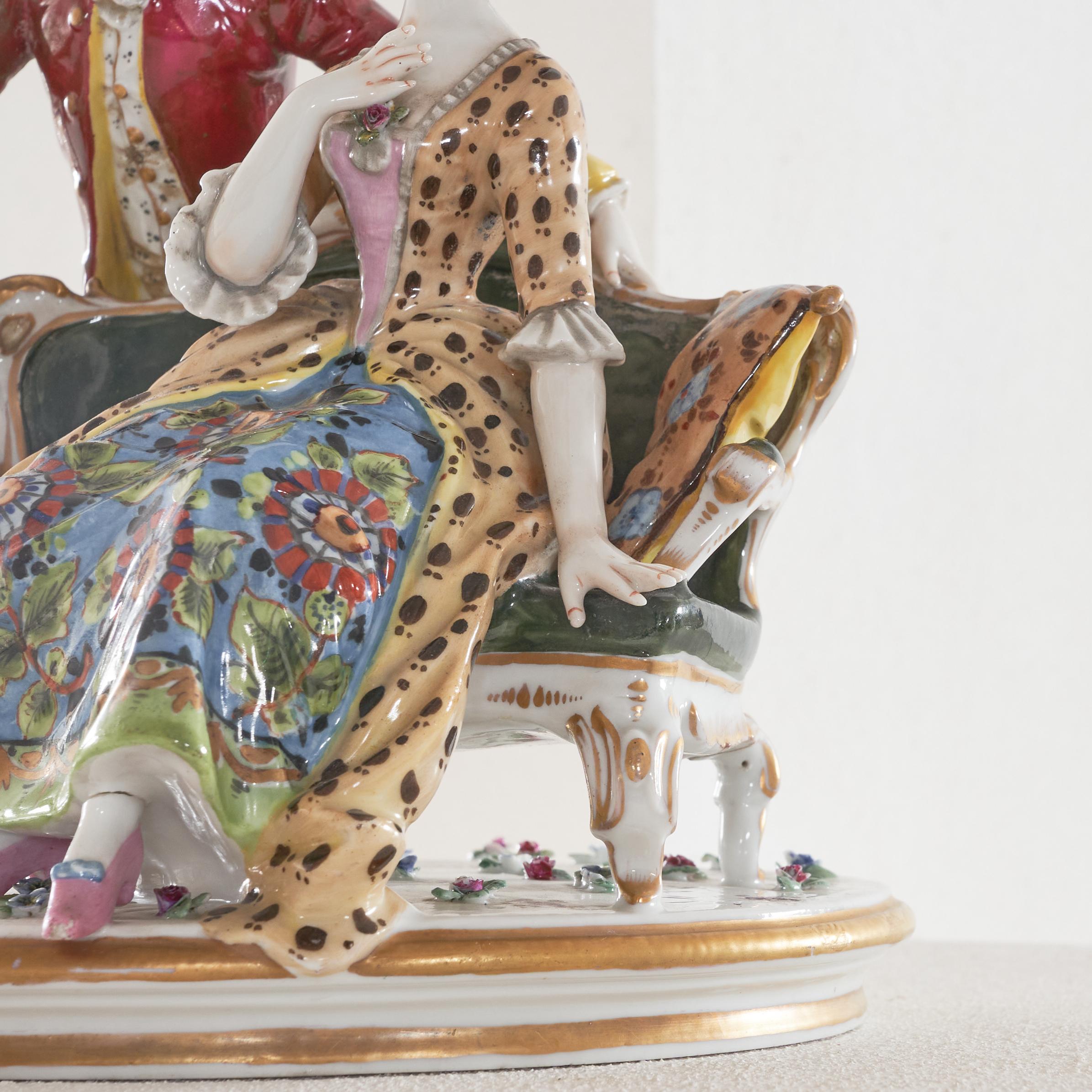 Antike handbemalte romantische Porzellanfigurengruppe im Stil von Meissen  im Zustand „Gut“ im Angebot in Tilburg, NL