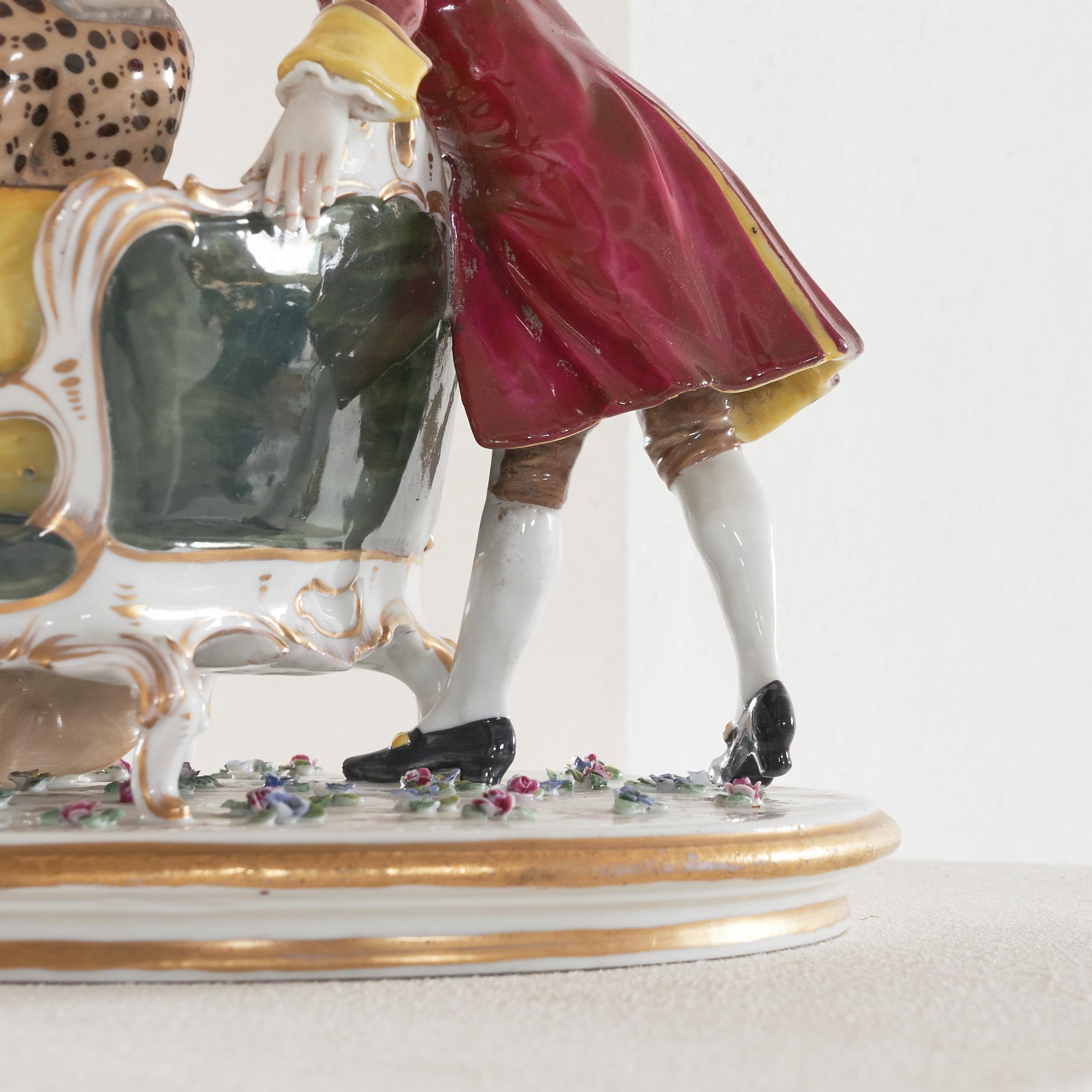 Antike handbemalte romantische Porzellanfigurengruppe im Stil von Meissen  (19. Jahrhundert) im Angebot