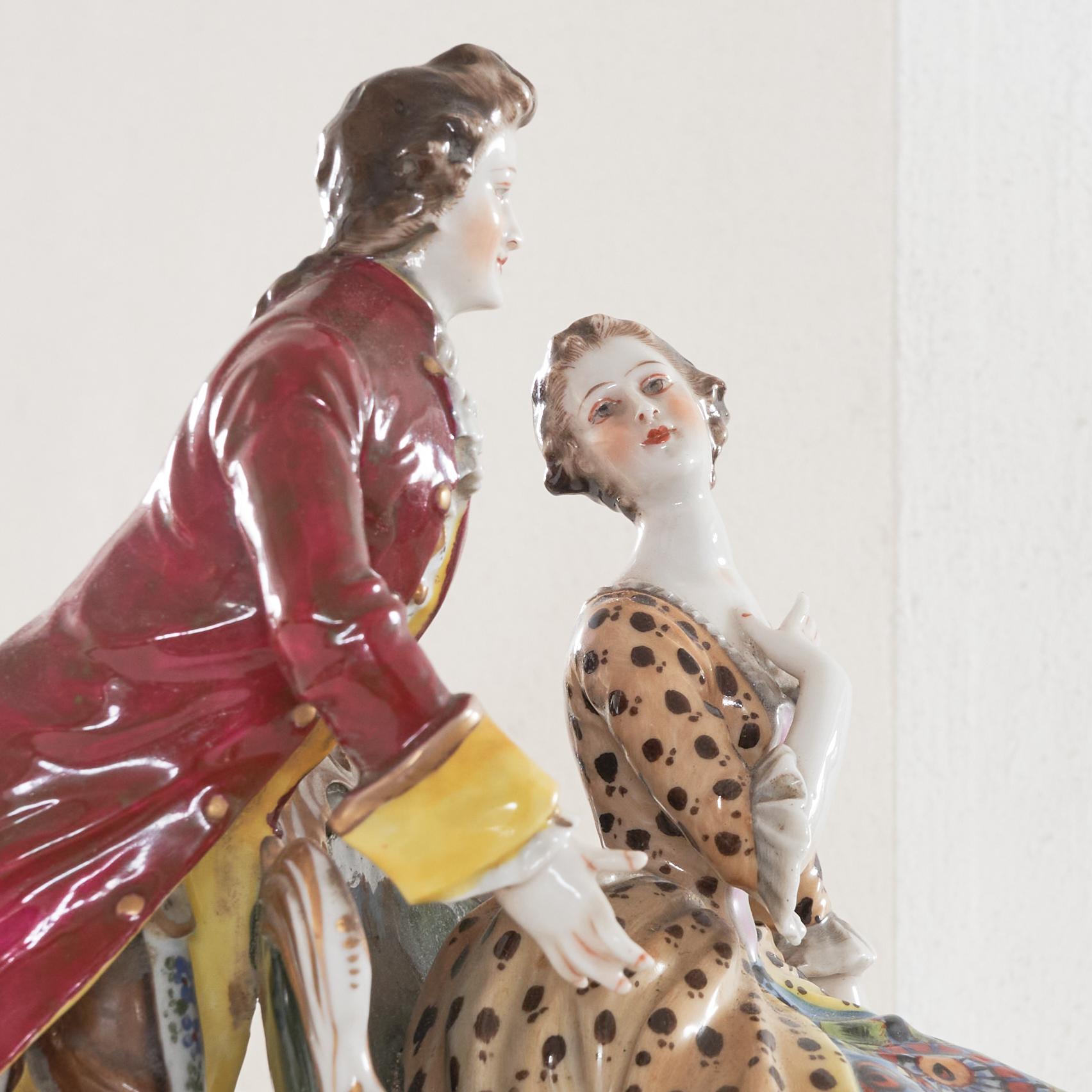 Antike handbemalte romantische Porzellanfigurengruppe im Stil von Meissen  im Angebot 2