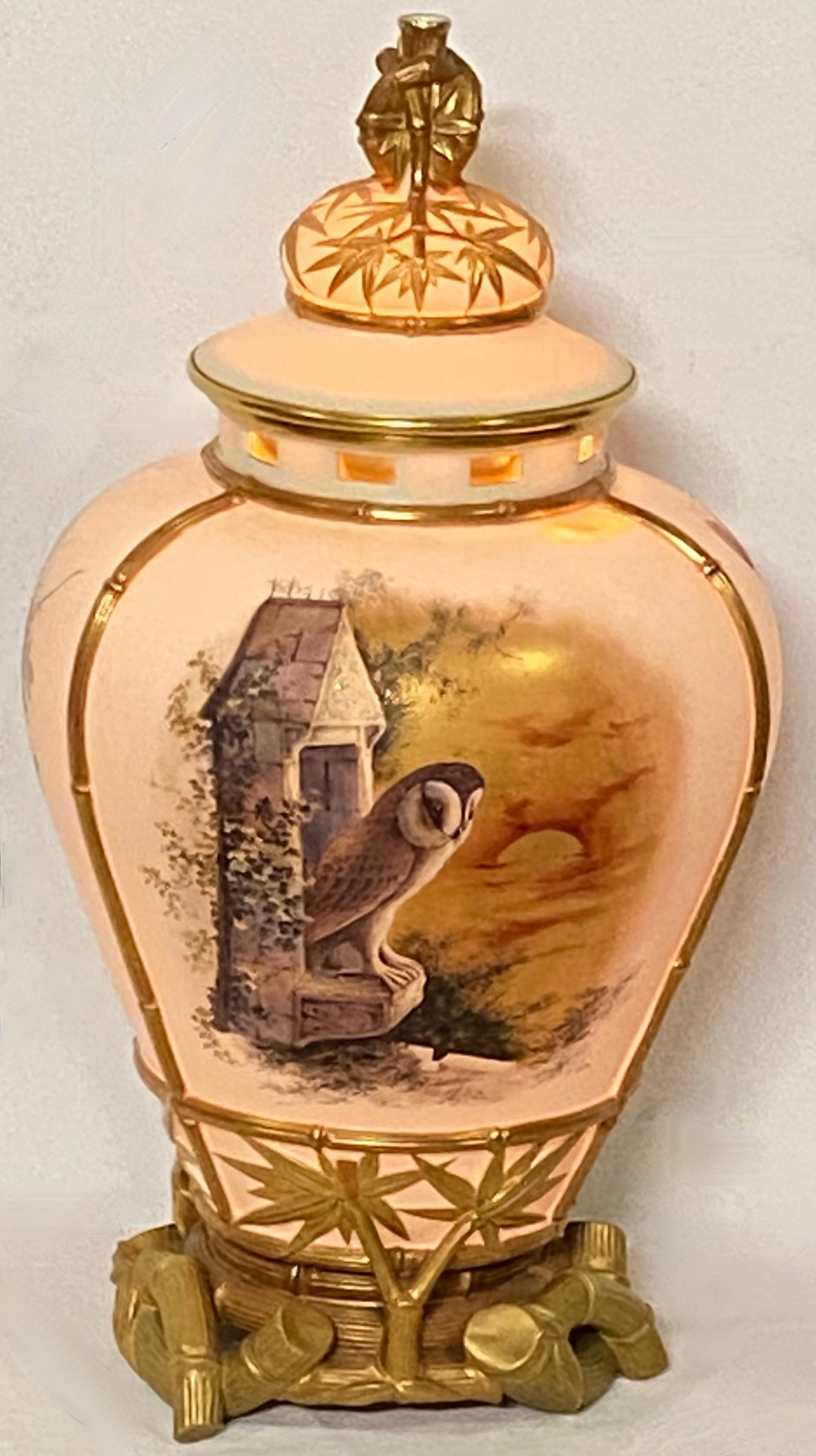 XIXe siècle Lampe de table ancienne en forme d'urne Royal Worcester peinte à la main, fin du 19ème siècle en vente