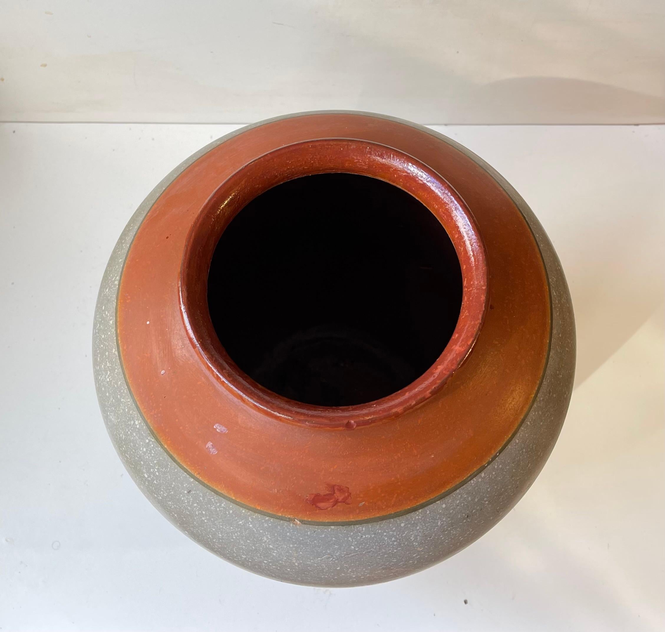 Peint à la main Vase de sol ancien en terre cuite peint à la main par Knabstrup, années 1920 en vente