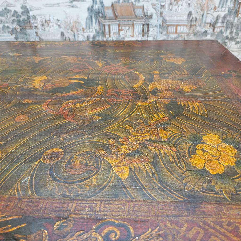 Tibétain Table basse carrée ancienne en orme tibétain peinte à la main avec 3 tiroirs de rangement en vente