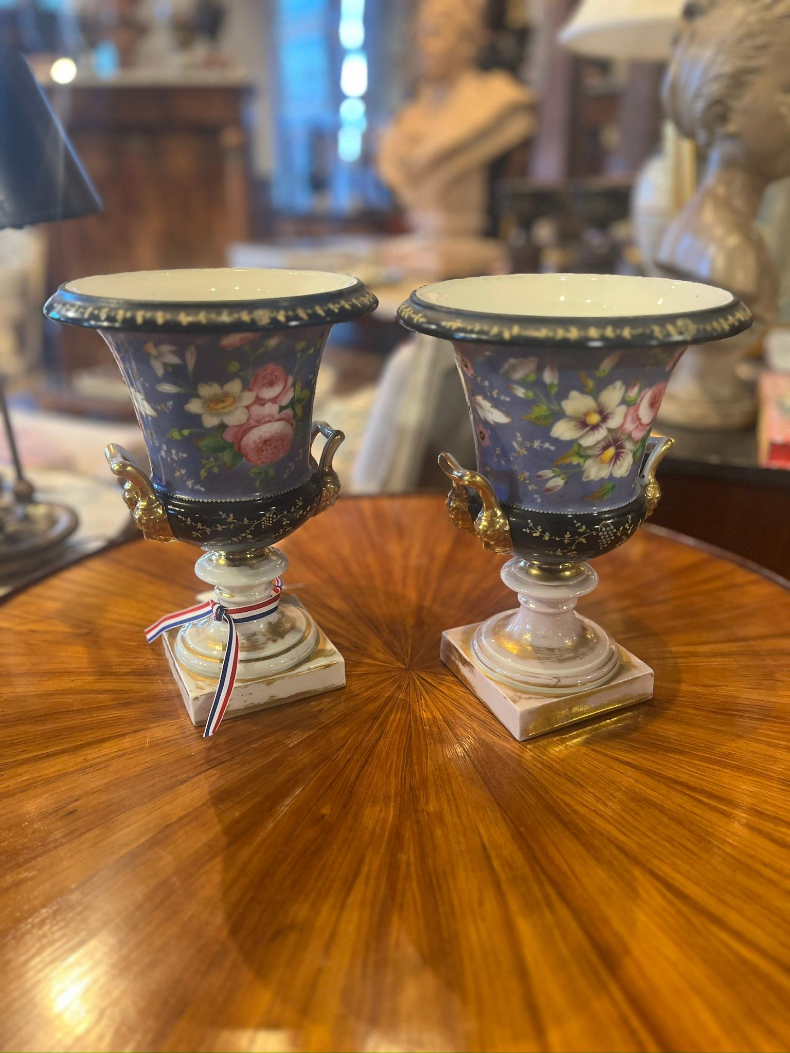 Napoleon III 19th Century Pair of Paris Porcelain Pirate Urns For Sale