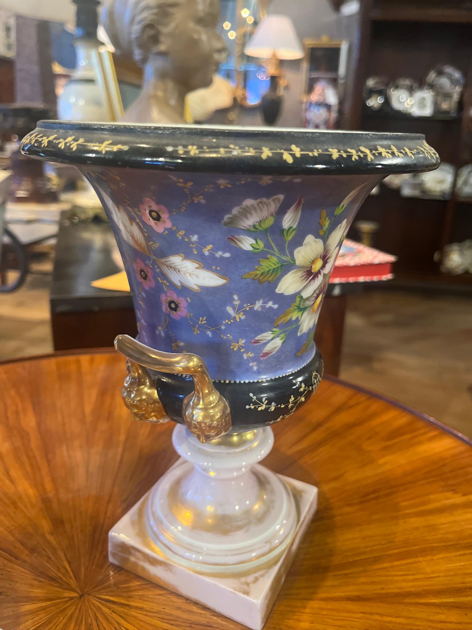 French 19th Century Pair of Paris Porcelain Pirate Urns For Sale