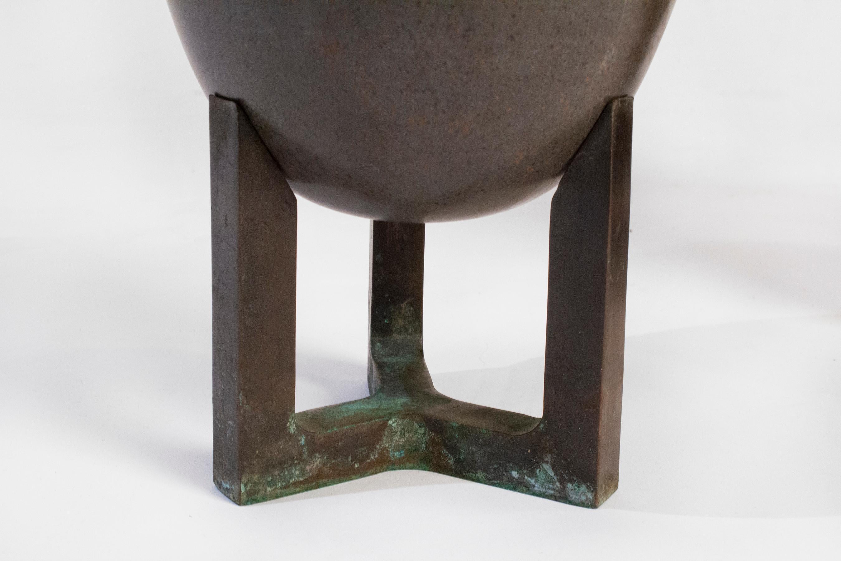 Antike hand polierte Lingam-Stein-Skulpturen mit Bronzeständern, 4er-Set, Set 2
