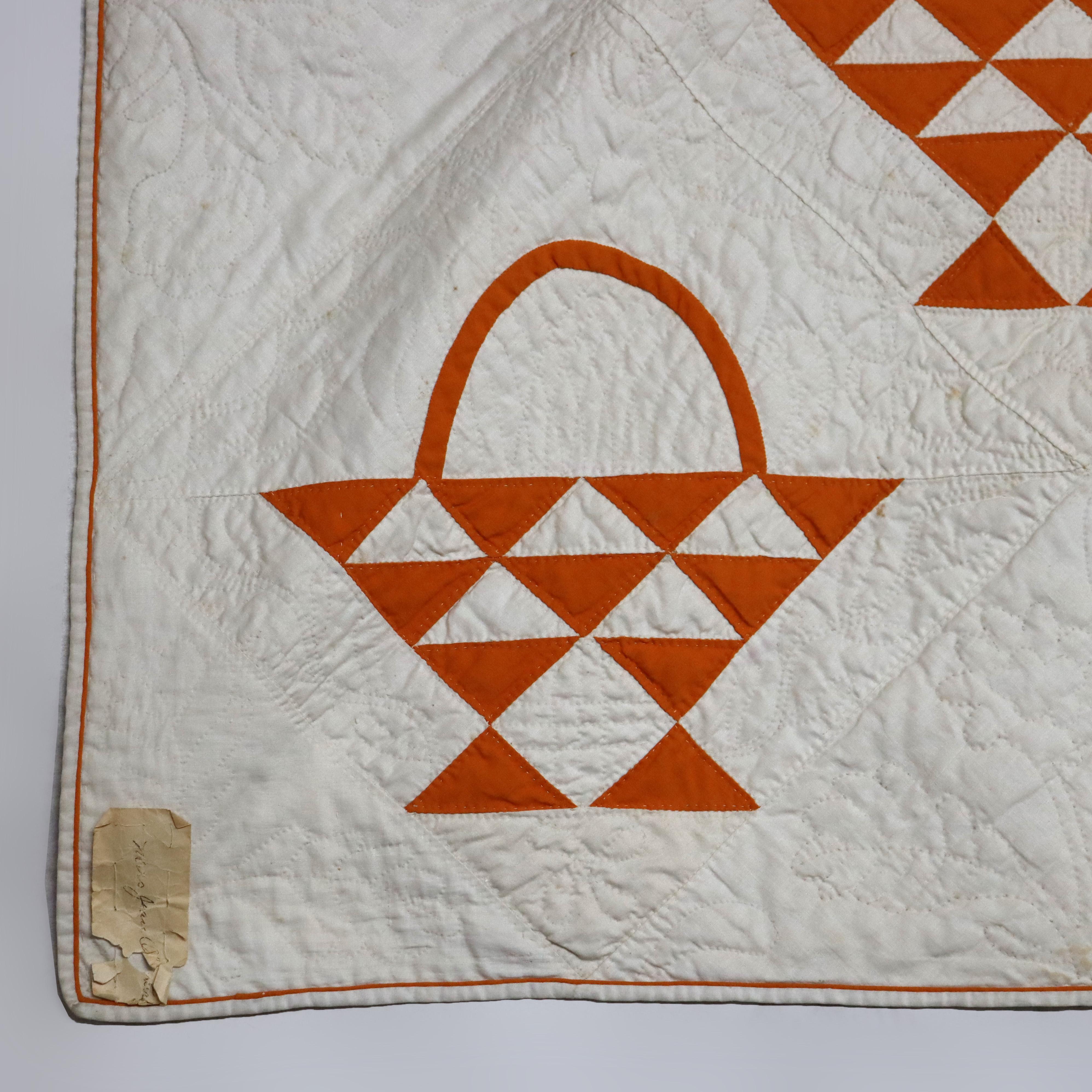 Ancien quilt Amish cousu et brodé à la main, panier de fruits et de fleurs, C1900.   
82.75