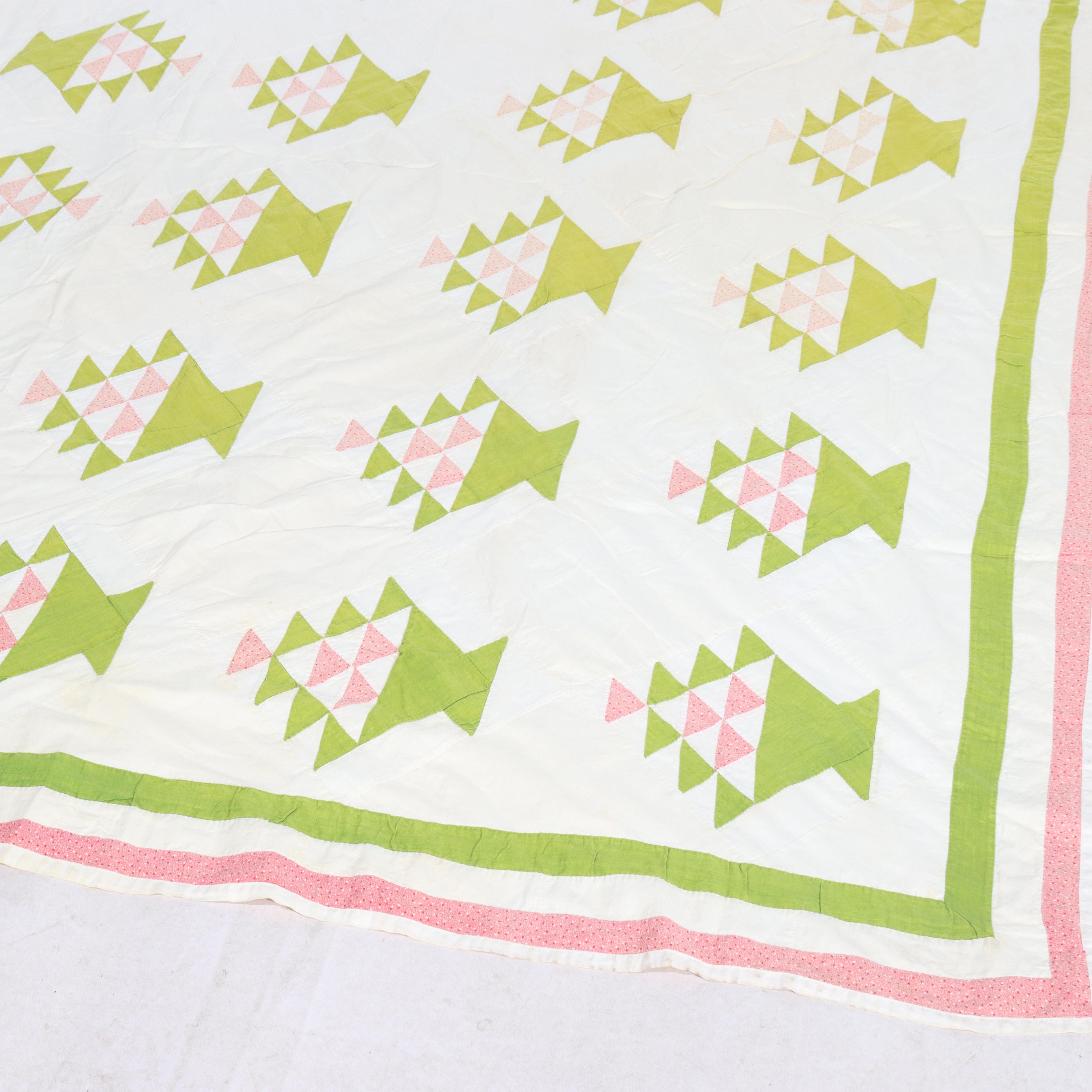 Quilt Amish ancien cousu et brodé à la main, Squash Blossom Block, C1900.   
80 1/2