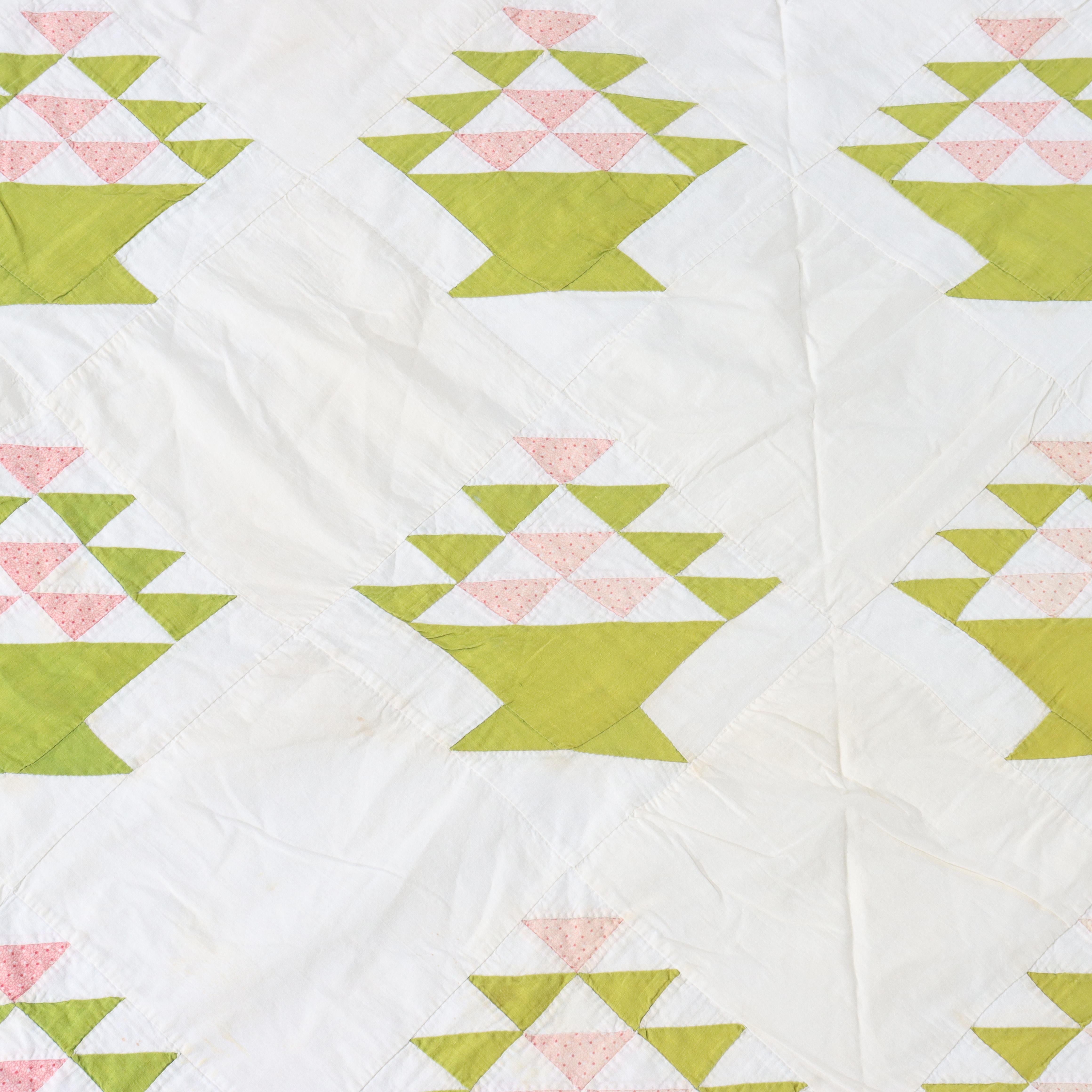 20ième siècle Courtepointe amish ancienne, cousue et brodée à la main, Squash Blossom Block, C1900 en vente
