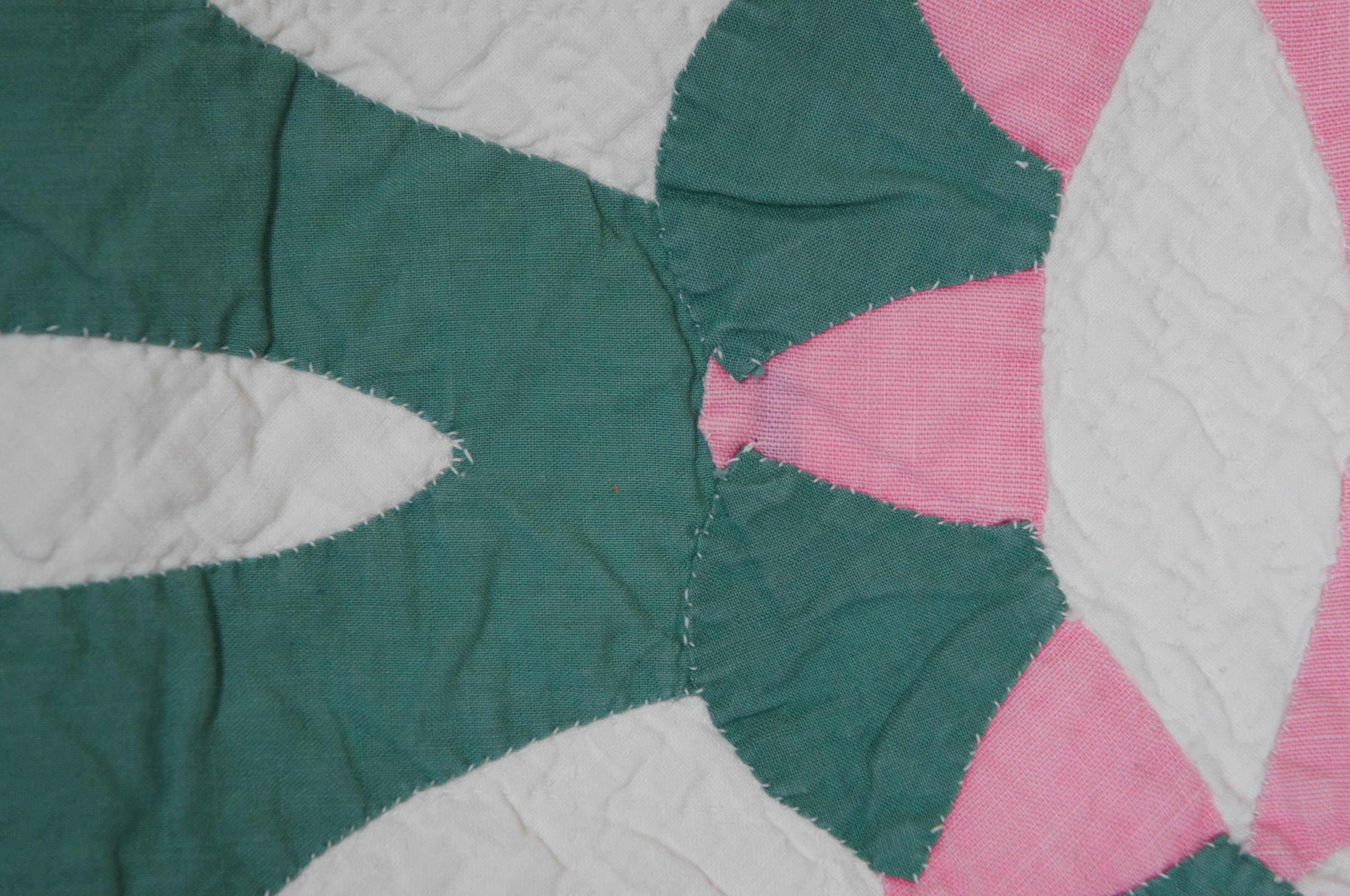 Antique Hand Stitched Rose of Sharon Quilt Bedspread Pink Green In Good Condition For Sale In Dayton, OH