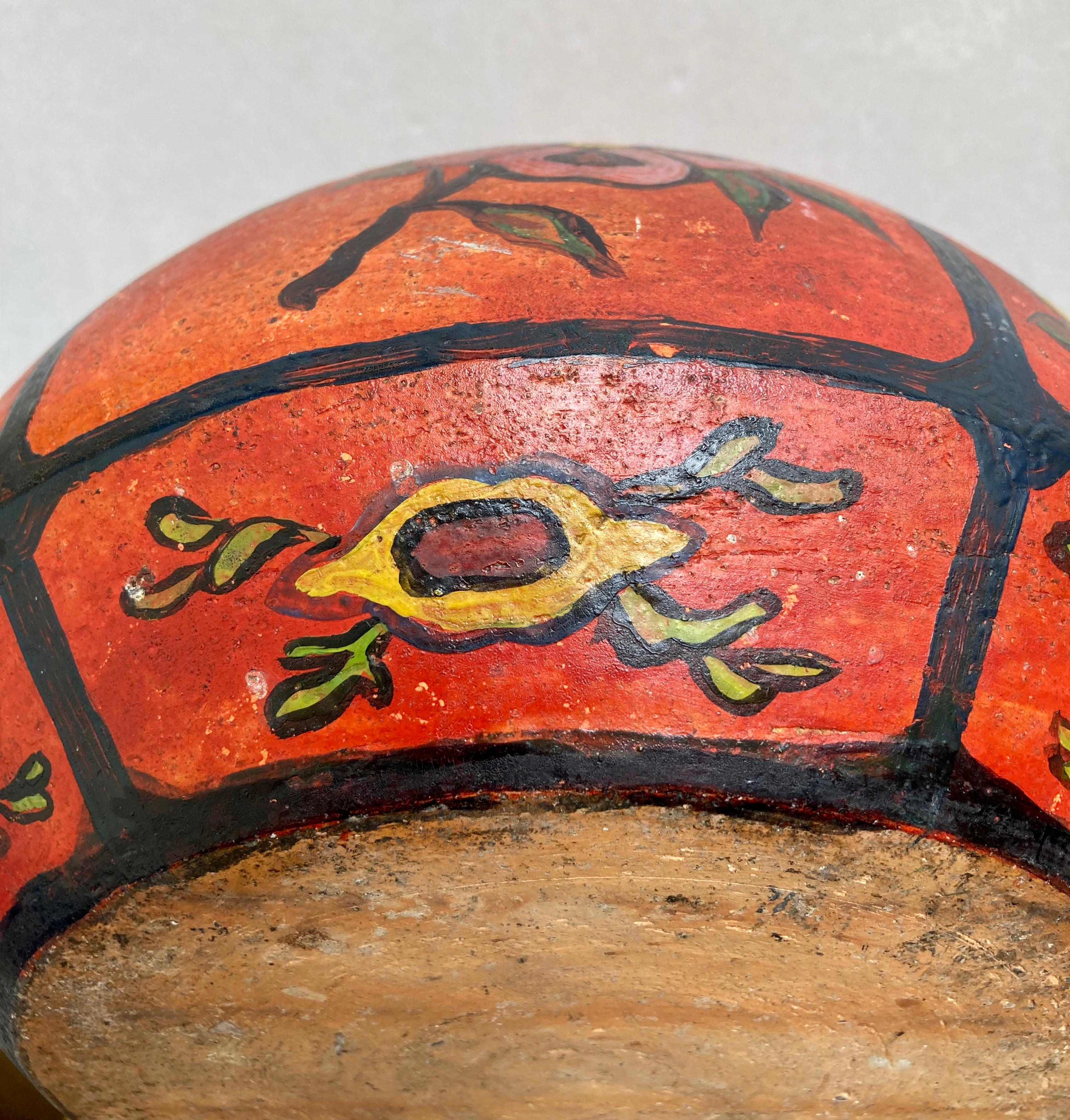 Vase d'art ancien tissé et peint à la main avec des motifs floraux en vente 4