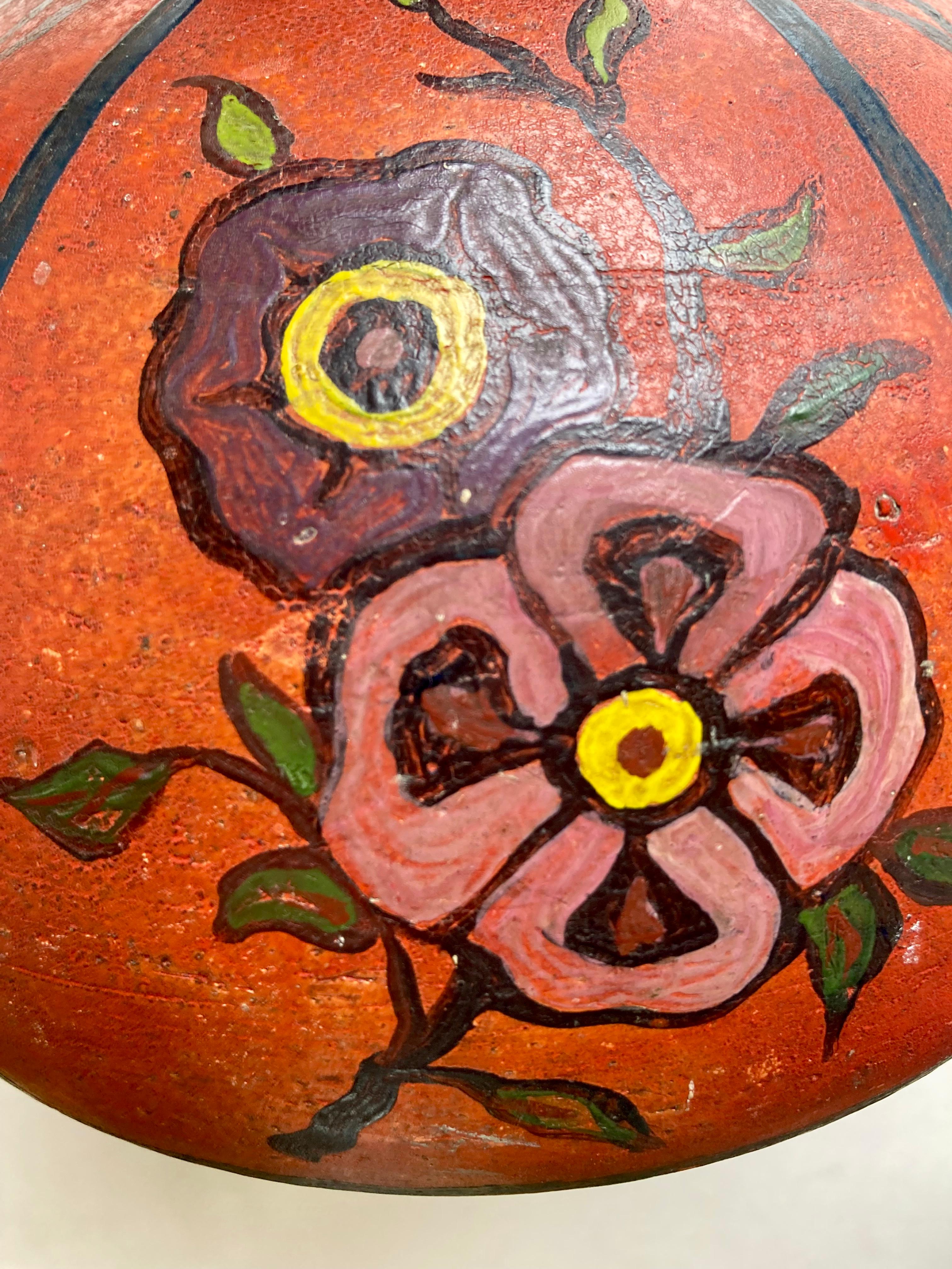 Antique Hand-Thrown and Hand-Painted Art Pottery Vase with Floral Motifs   In Good Condition For Sale In COLMAR, FR